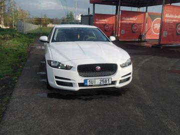 Jaguar XE 2.0D manual