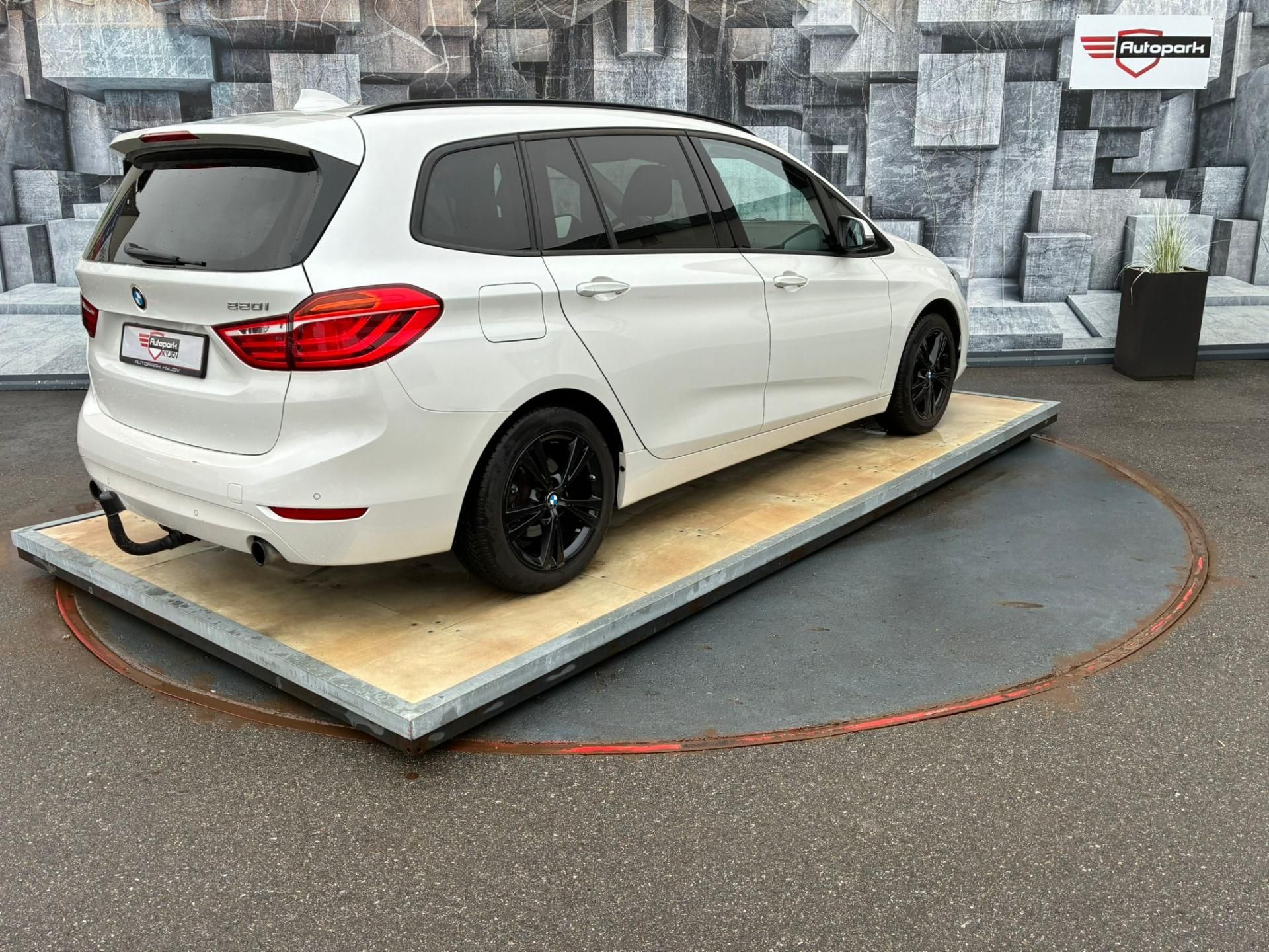 BMW Řada 2, 220i GT, 141KW, 7 MÍST - fotka 6