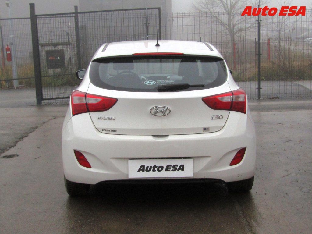 Hyundai i30, 1.6 CVVT,1.maj,ČR,AC - fotka 5