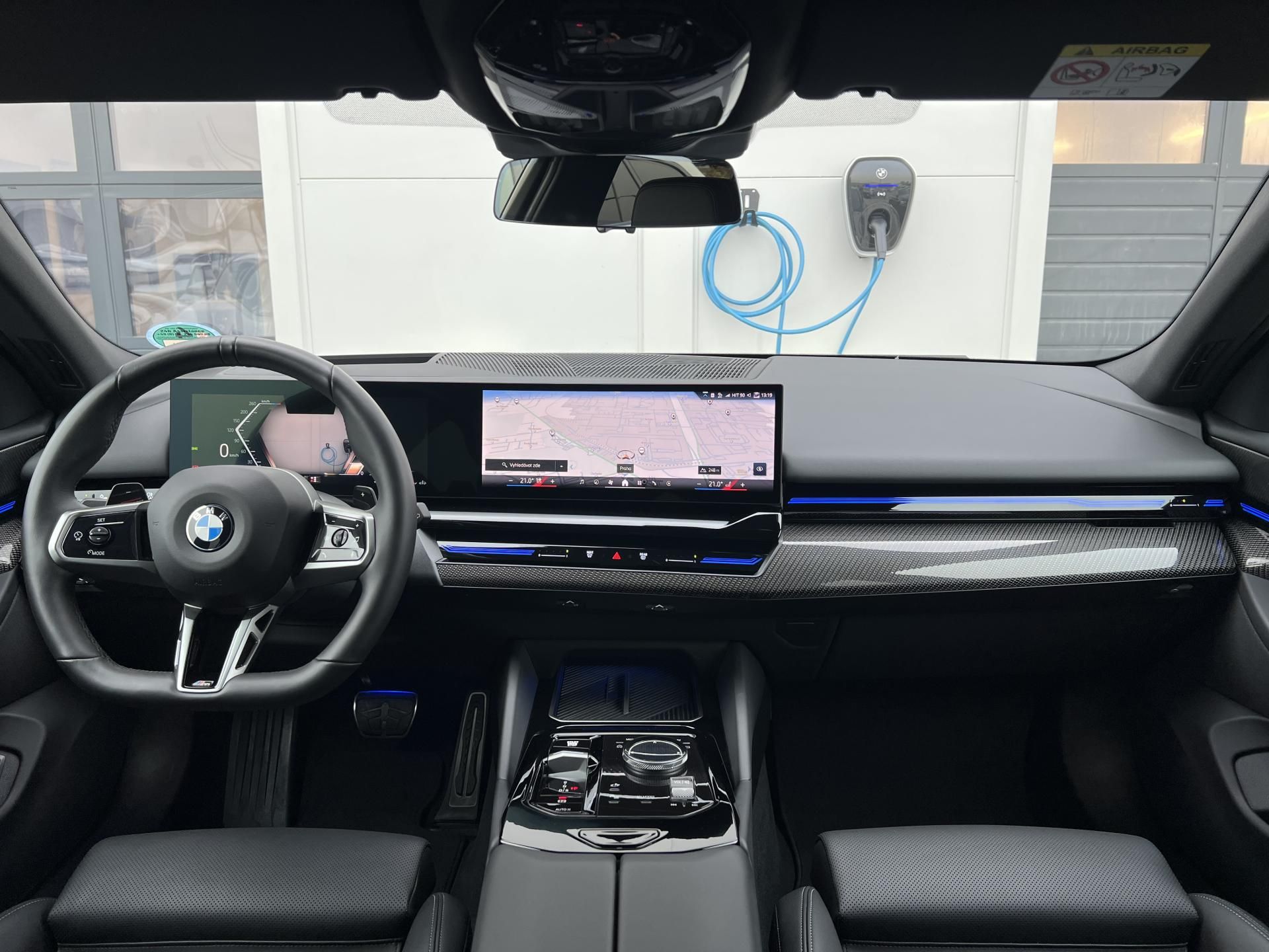 BMW Řada 5, 520d xDrive Touring M-Sport - fotka 6