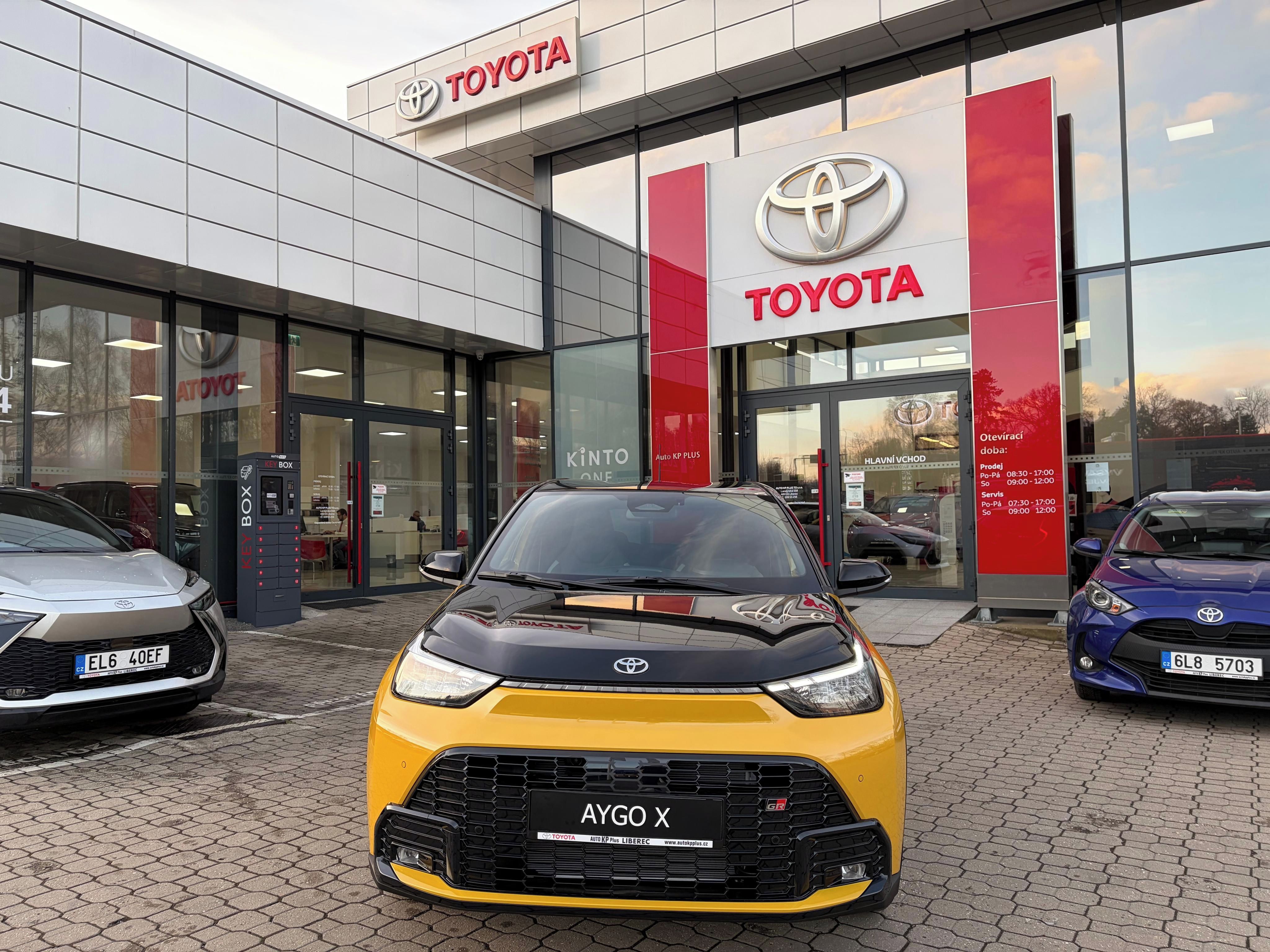 Toyota Aygo, 1,5 HEV 116k GR SPORT - fotka 2