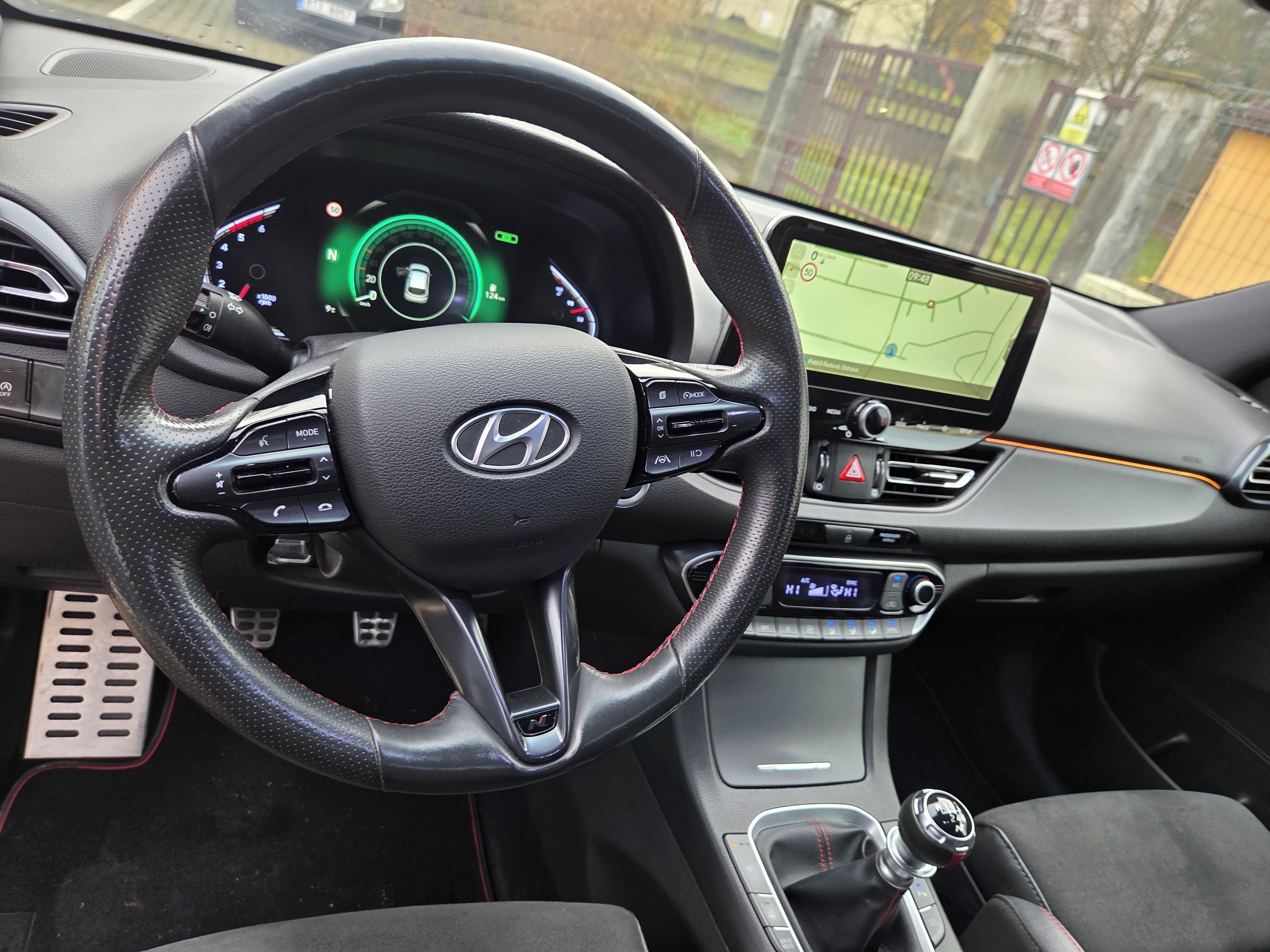 Hyundai i30, Hyundai i30 1.6 Nafta