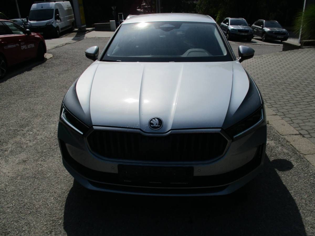 Škoda Superb, Selection Liftback 2,0TDI 110k - fotka 2