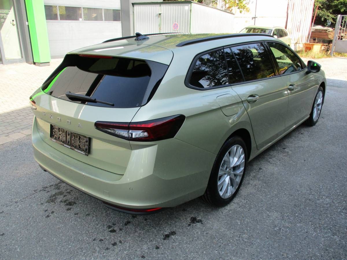 Škoda Superb, Combi Selection 2,0TDI 110kW D - fotka 4