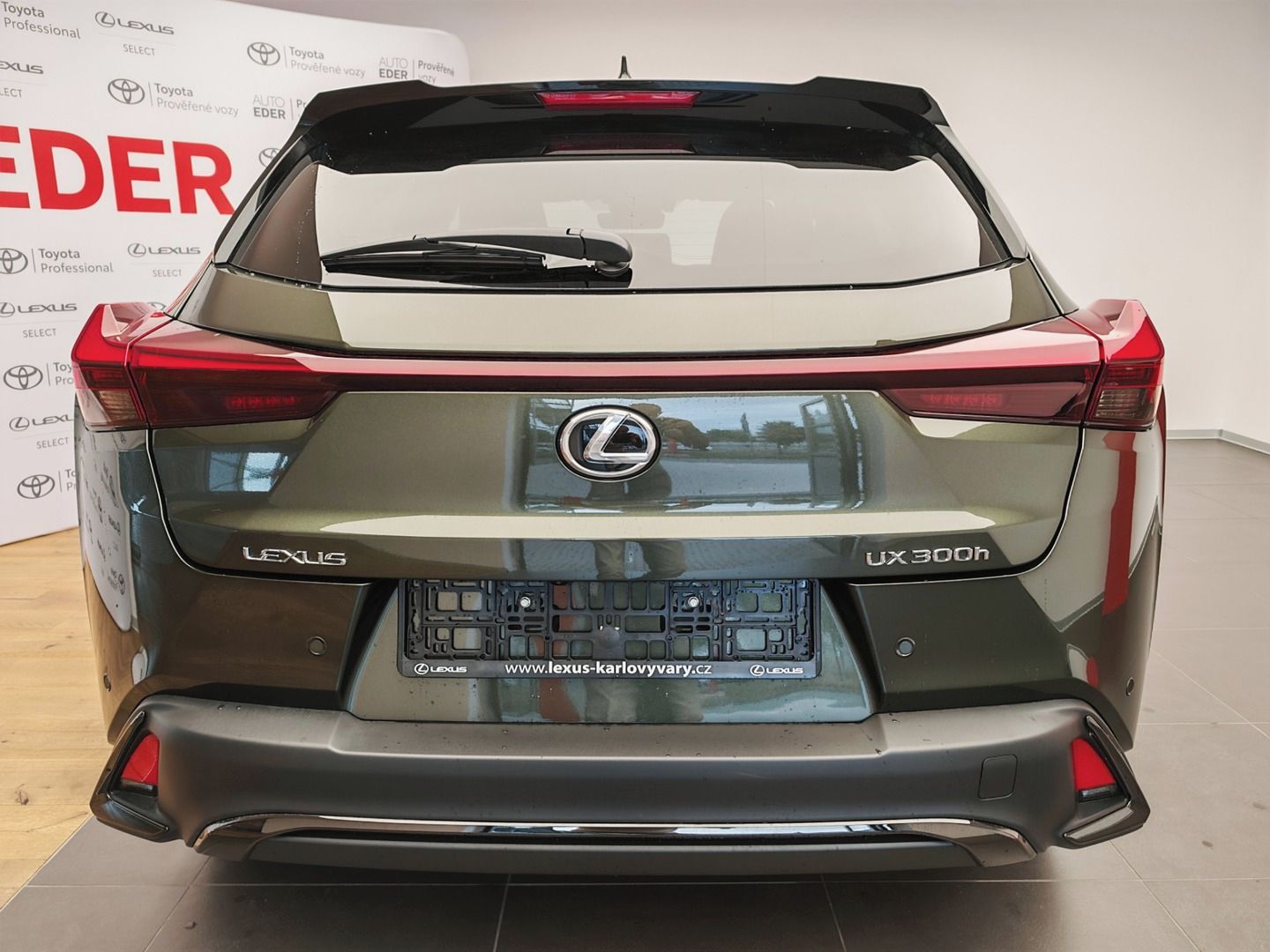 Lexus UX 300h, F Sport Design 300H - fotka 6