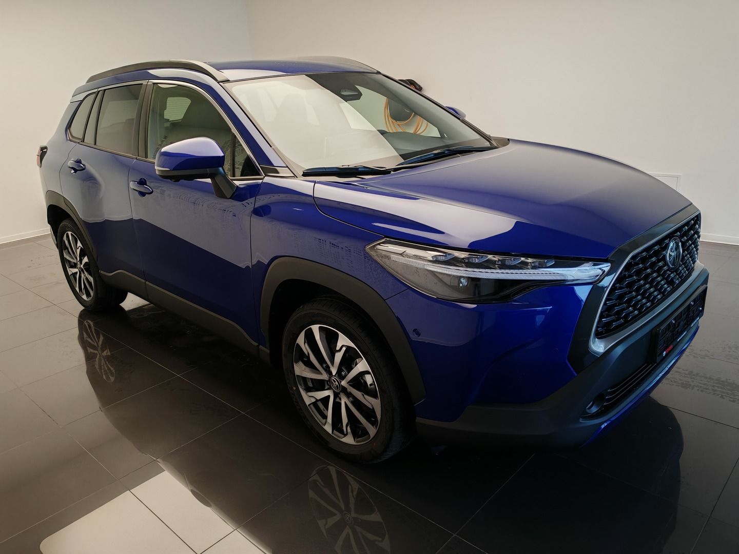 Toyota Corolla Cross, 2,0 Hybrid e-CVT Executive - fotka 3