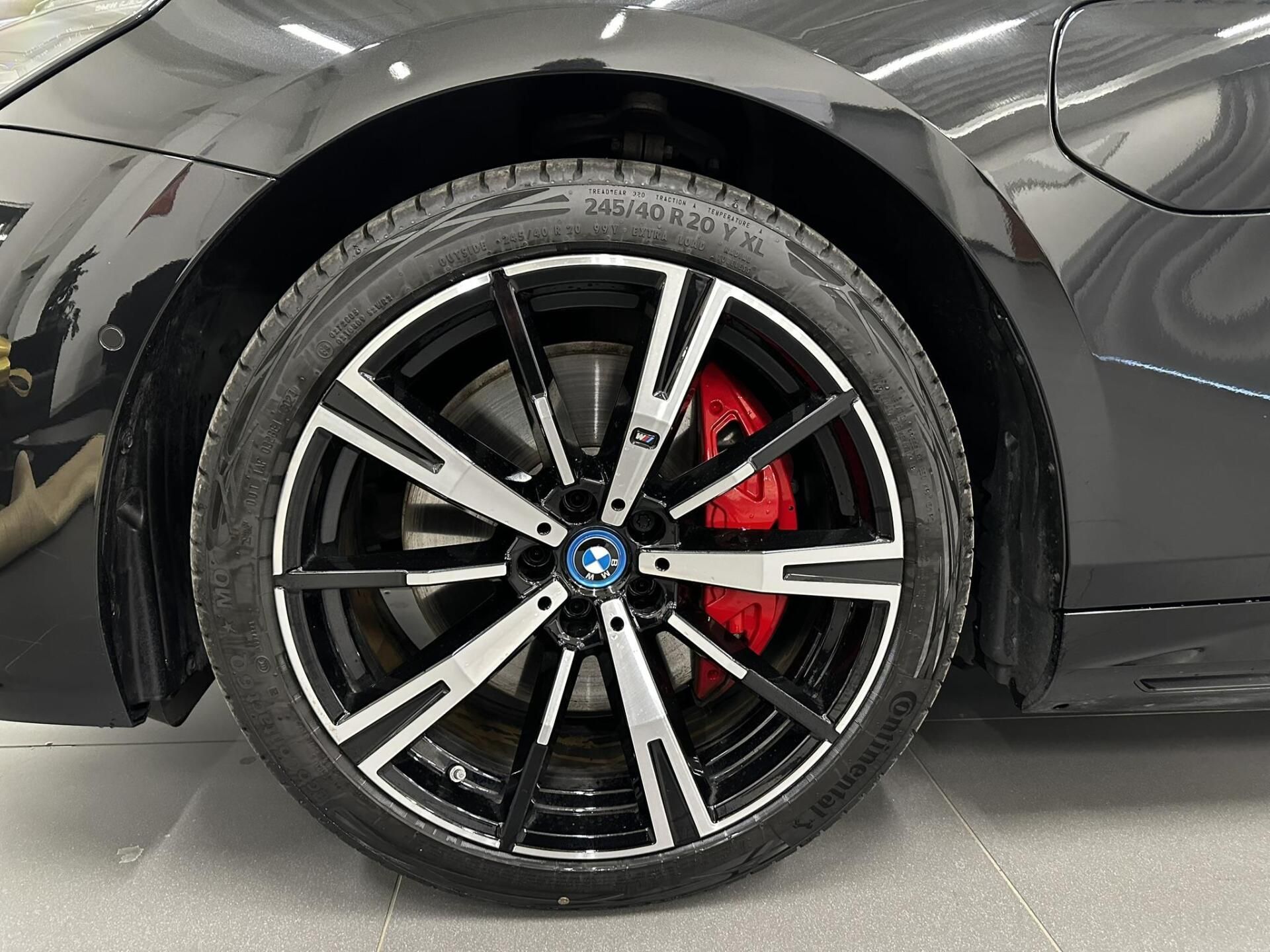 BMW Řada 5, 550e xDrive Sedan - fotka 6