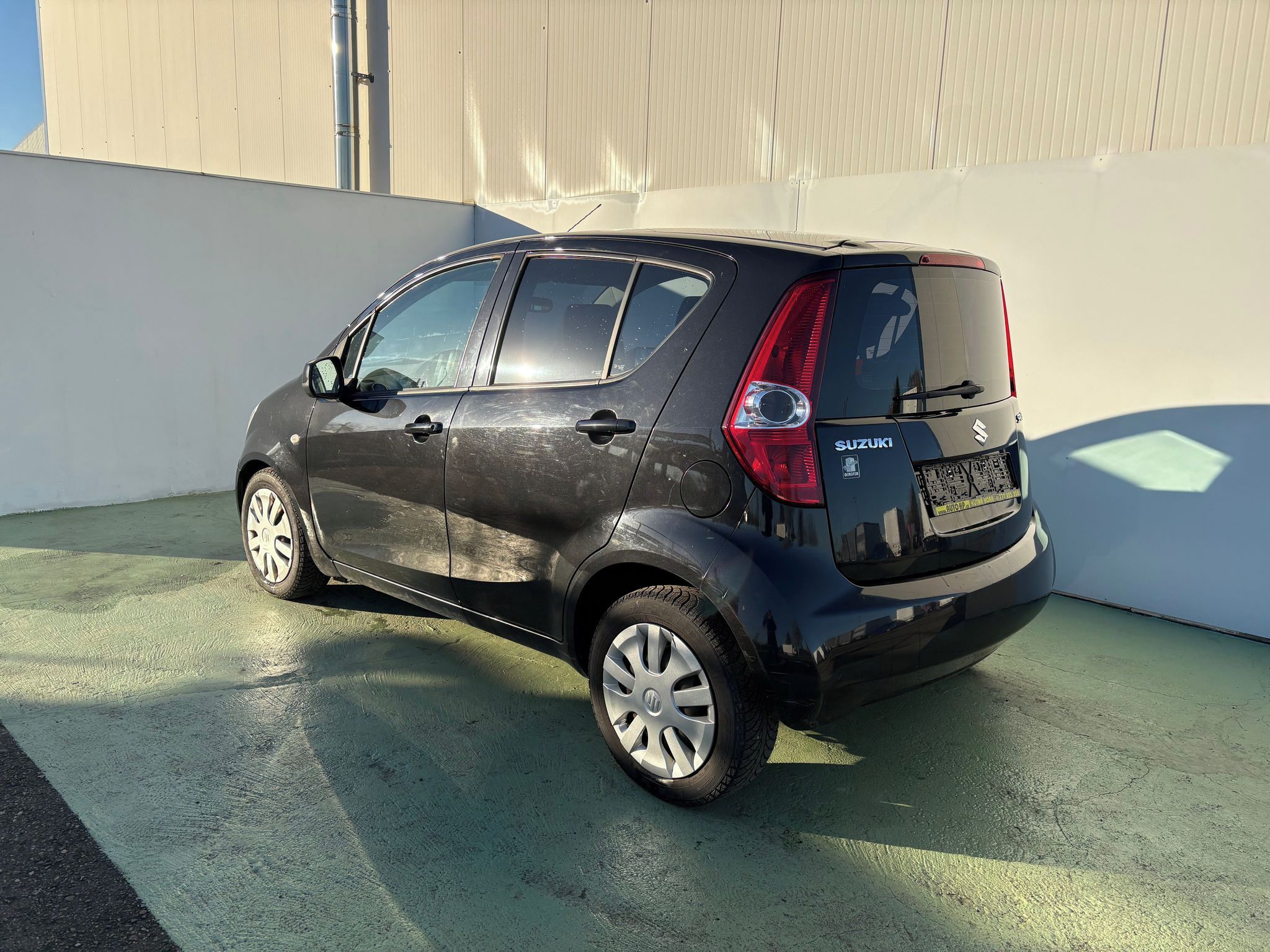 Suzuki Splash, 1.0, 48kW, Klima, Výhřevy - fotka 4