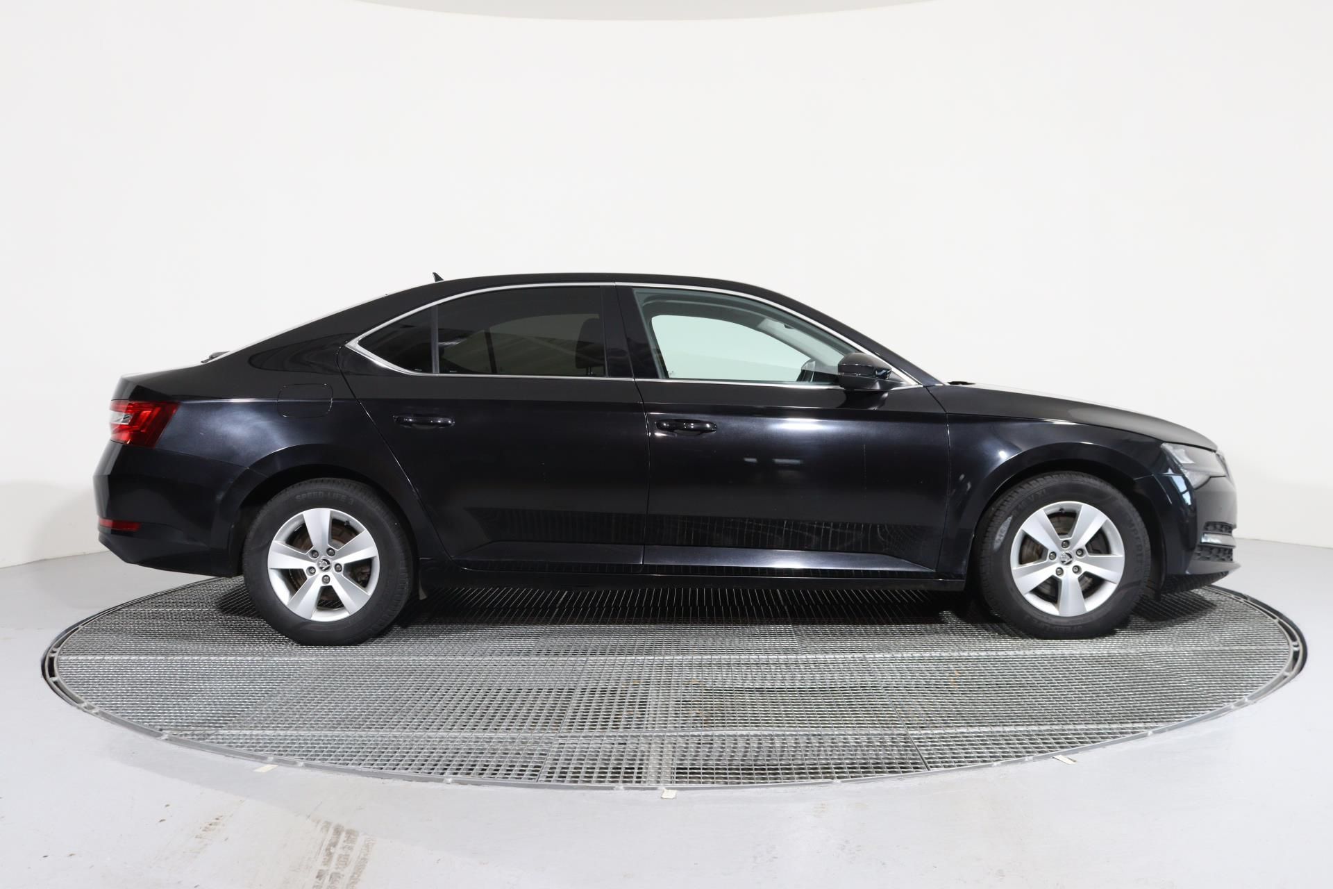 Škoda Superb, AMBITION 1,5 TSI 110 kW DSG - fotka 3