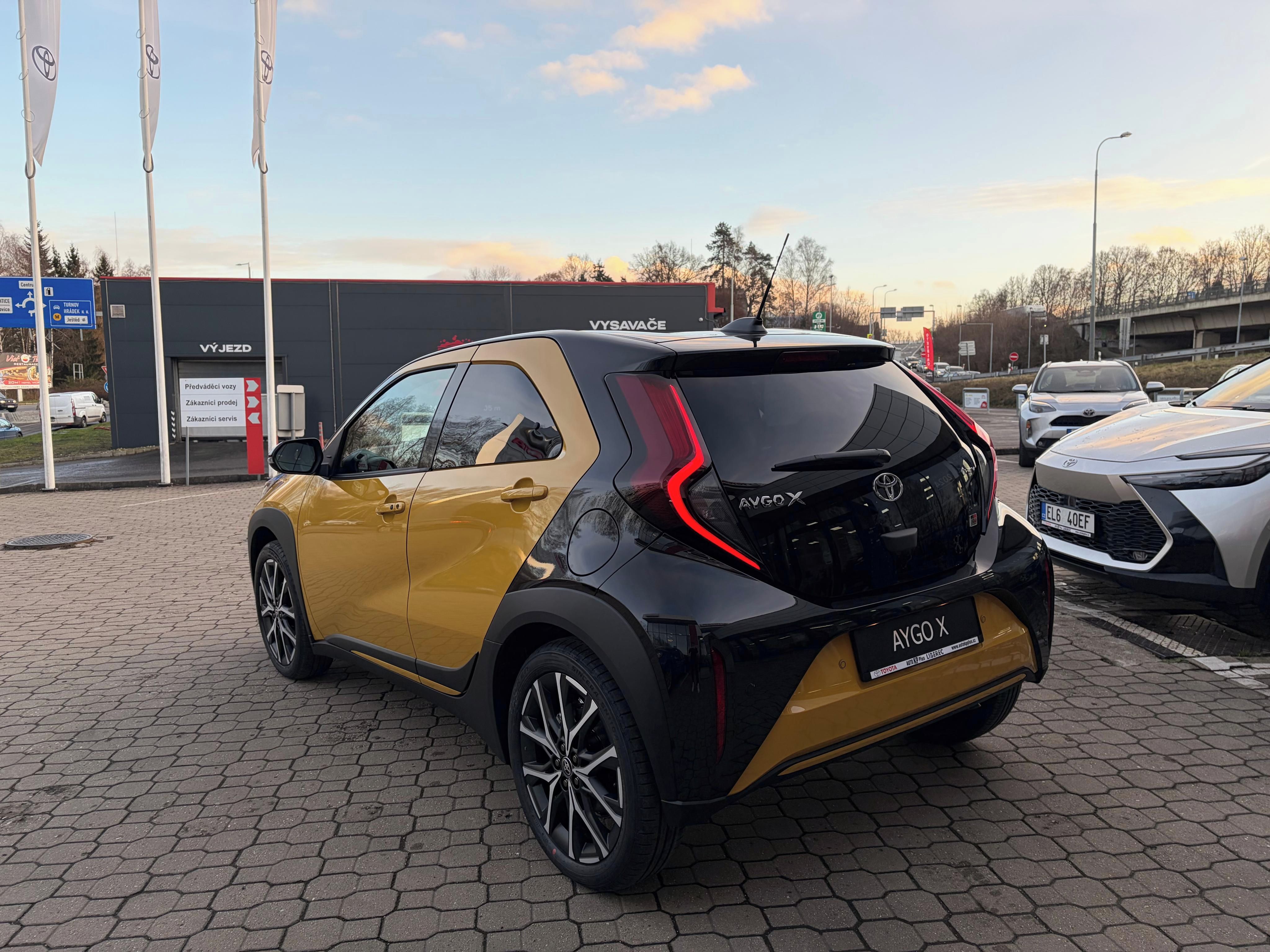 Toyota Aygo, 1,5 HEV 116k GR SPORT - fotka 6