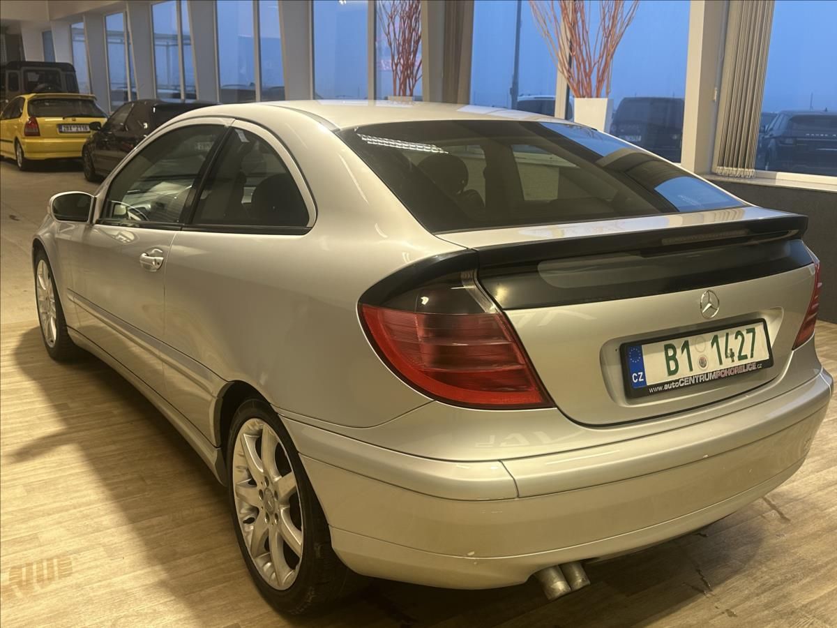 Mercedes-Benz Třídy C, 220CDI*AT*Kupé*Bez koroze* - fotka 5