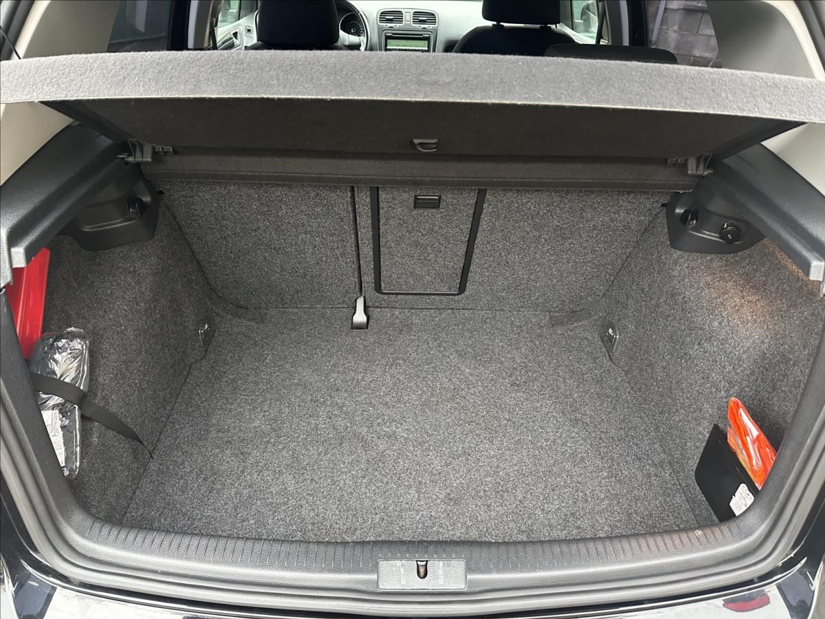 Volkswagen Golf, 1,6 MPI - fotka 5