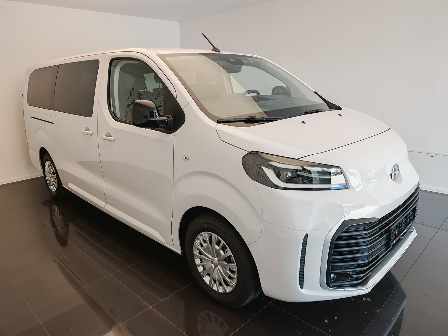 Toyota Proace Verso, 2.0L Diesel - 4x2 - 8 AT - L1 - fotka 2