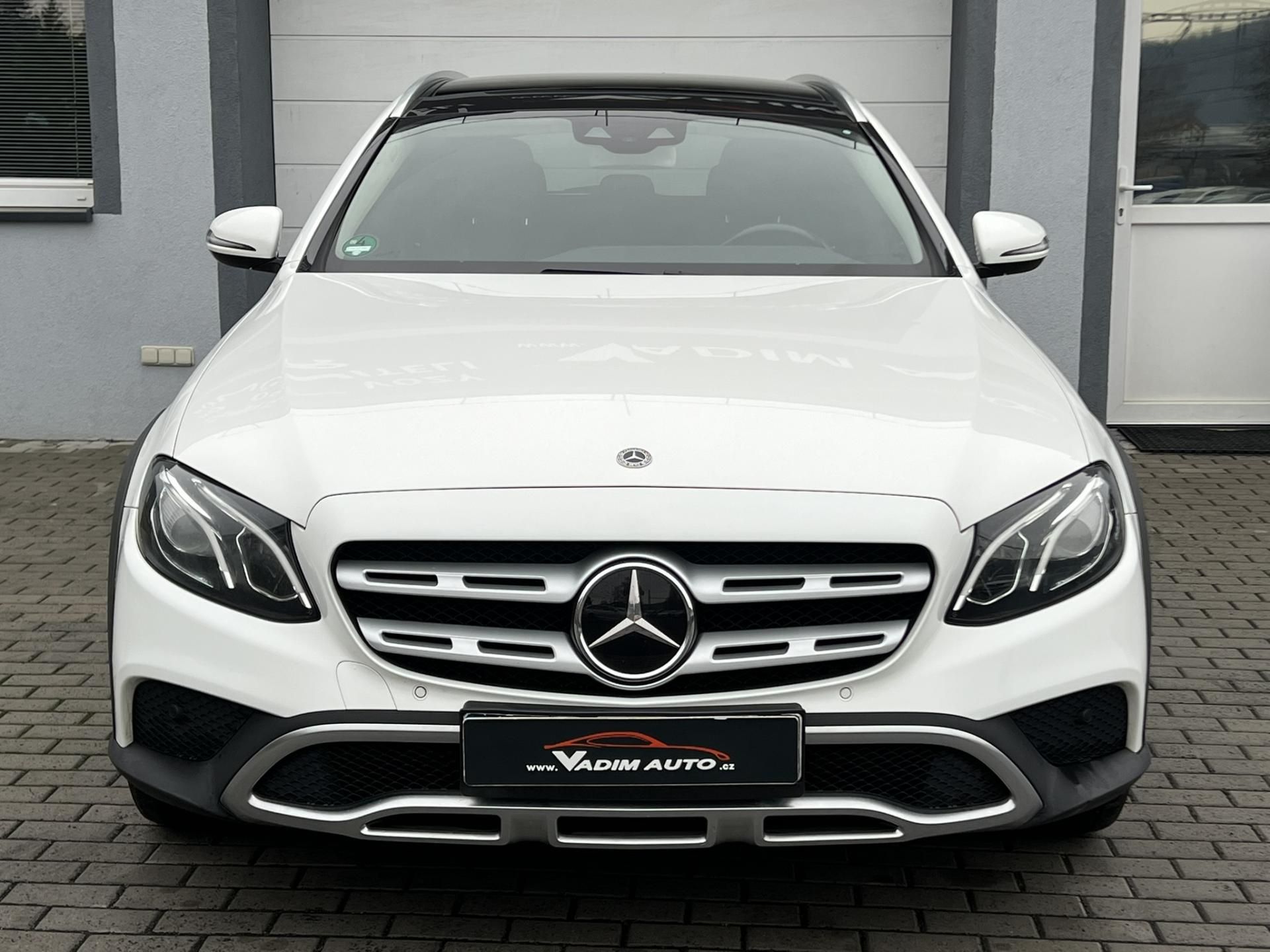 Mercedes-Benz Třídy E, E 220D 4MATIC ALL TERRAIN - fotka 5