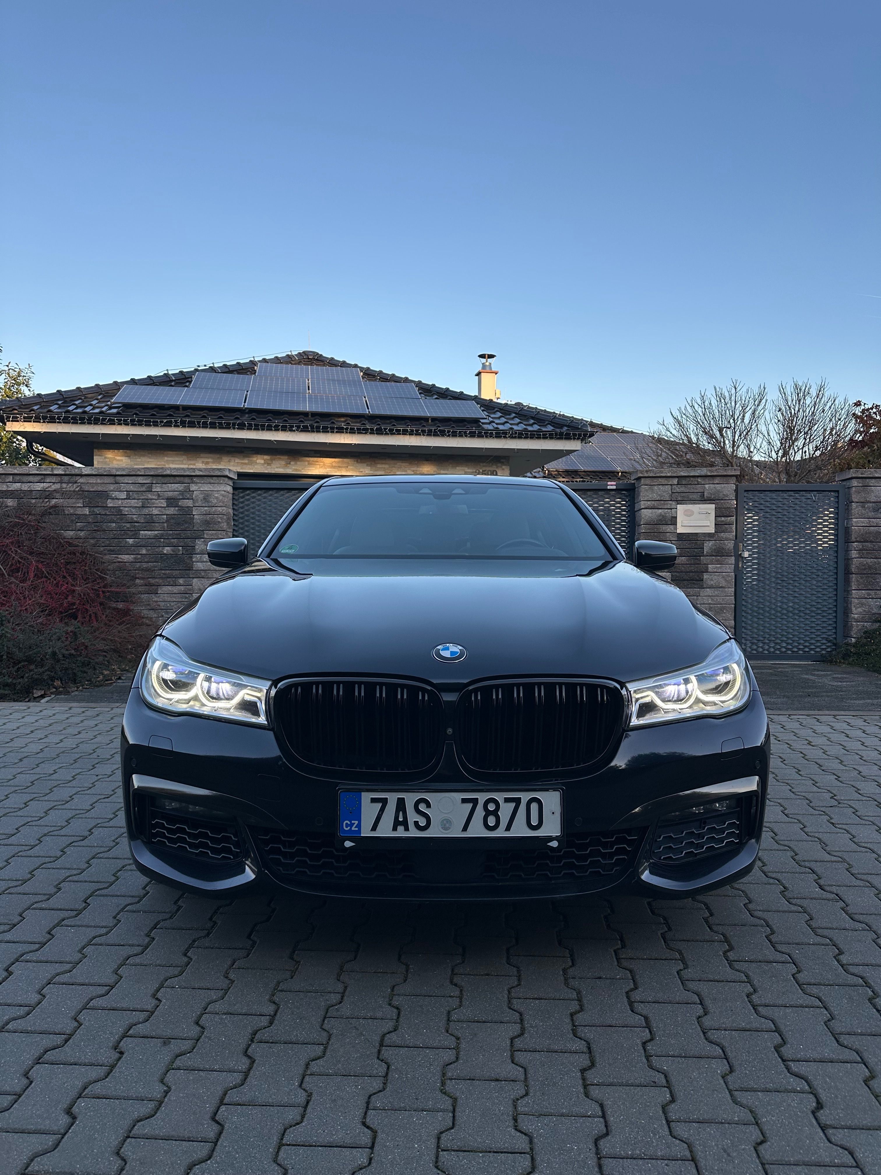 BMW Řada 7, BMW 750i xDrive/B&W/LASER/M - fotka 2