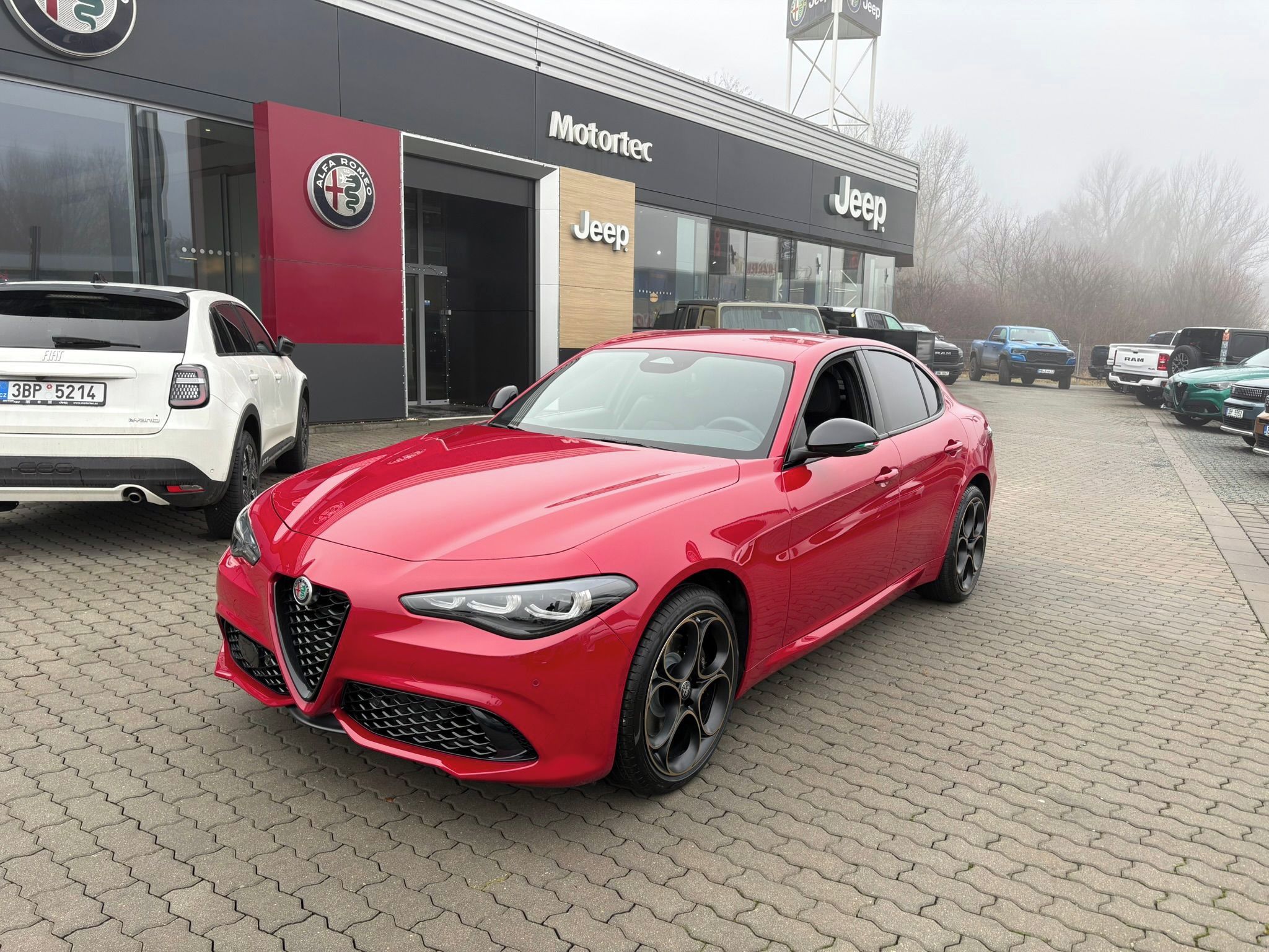 Alfa Romeo Giulia, Intensa 2.0 Turbo 280k AT8 Q4 - fotka 3