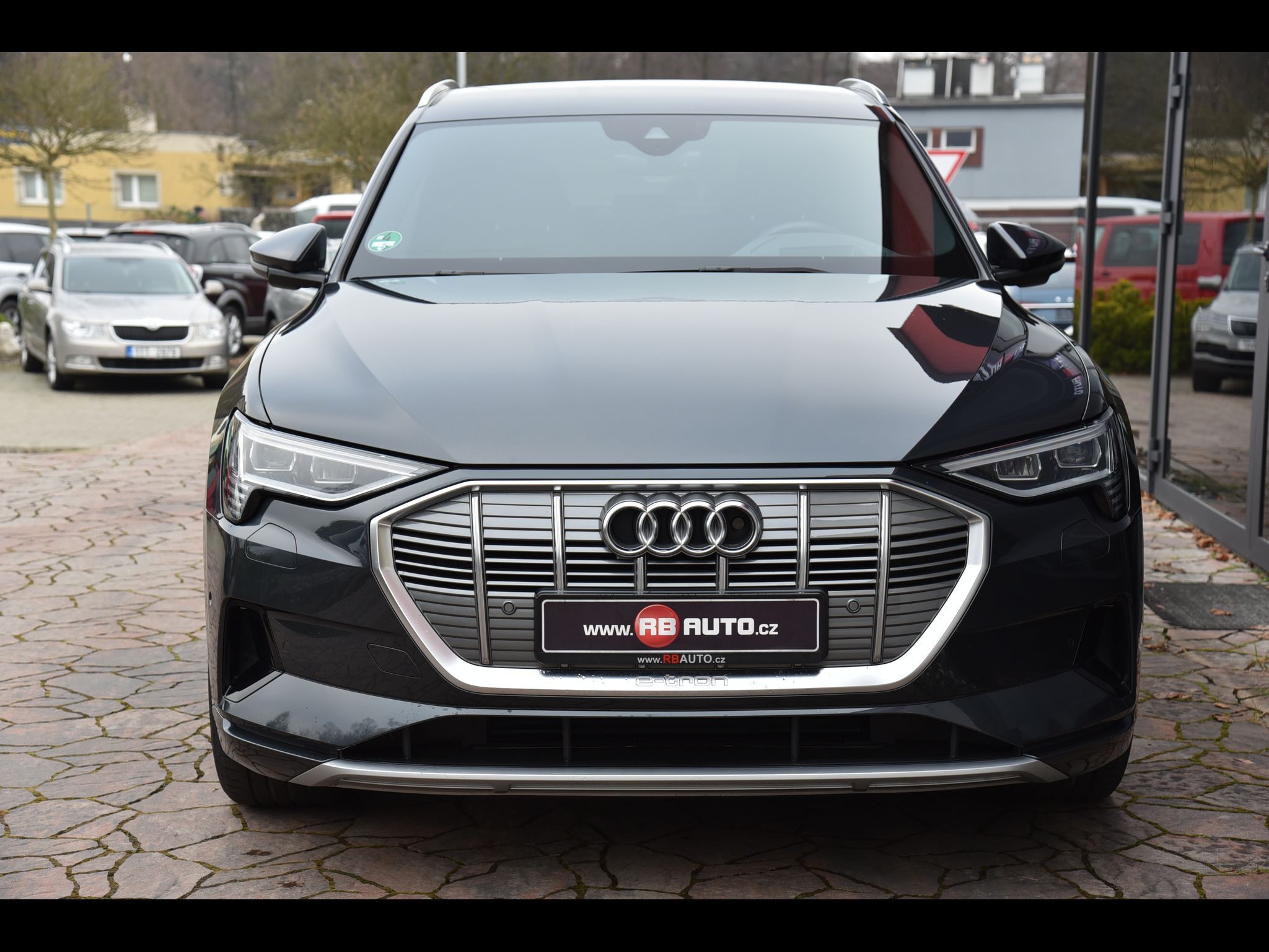 Audi e-tron, 55 300 kw S-Line Quattro - fotka 2