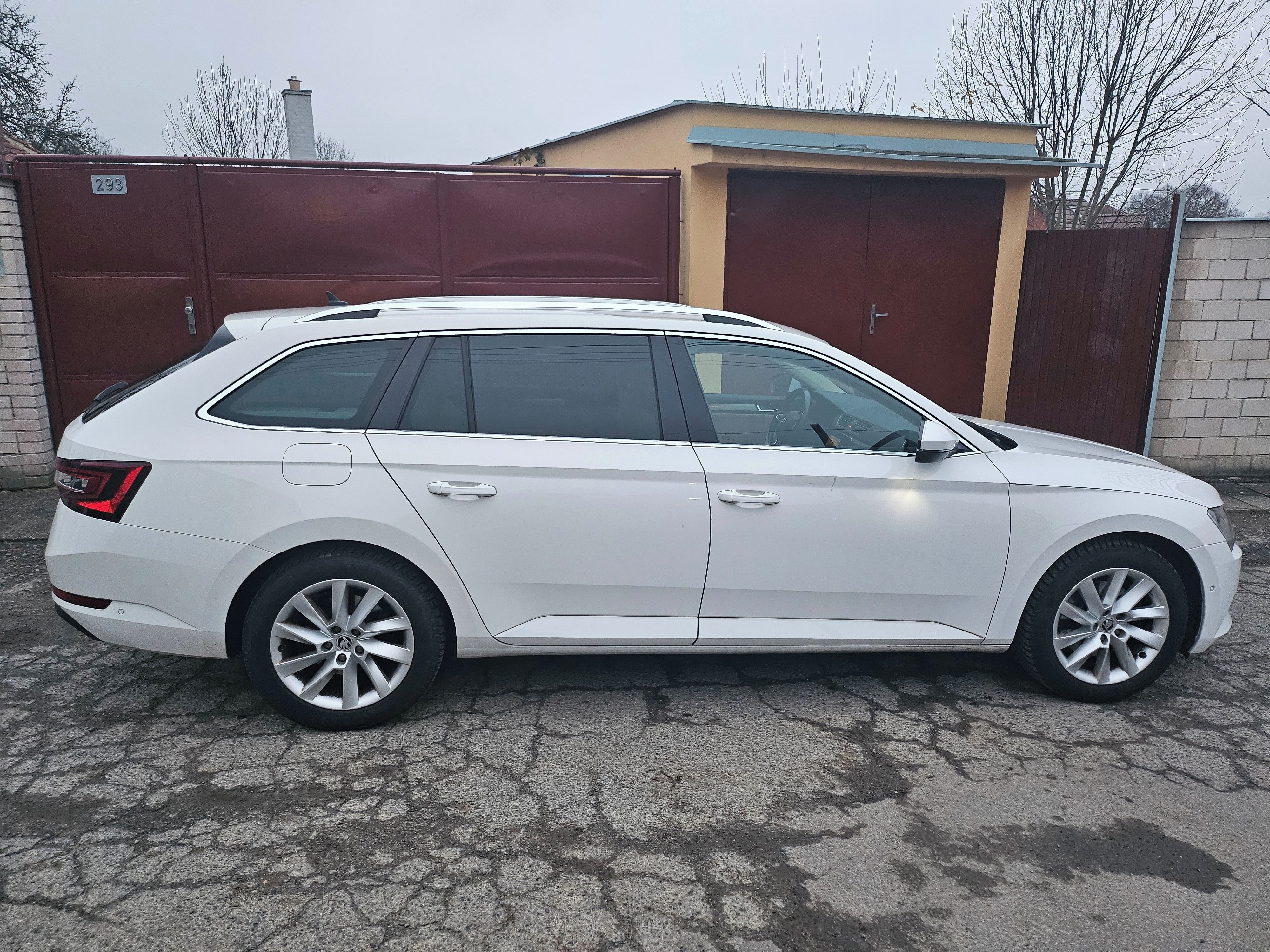 Škoda Superb, 4x4 Combi 110kw,kamera,navi. - fotka 3