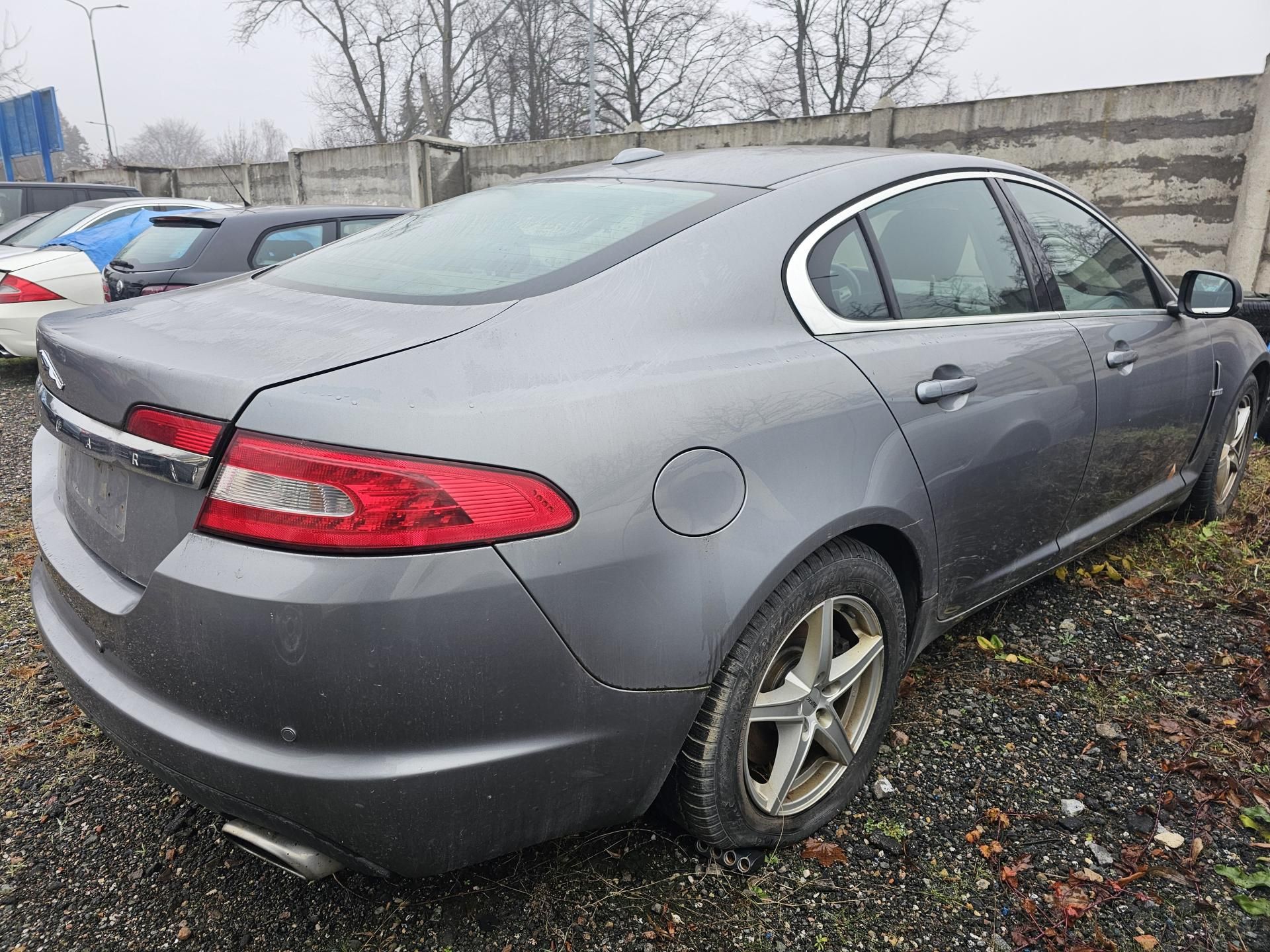 Jaguar XF, 3.0D 177kW NA DÍLY NEBO OPRAVU - fotka 4