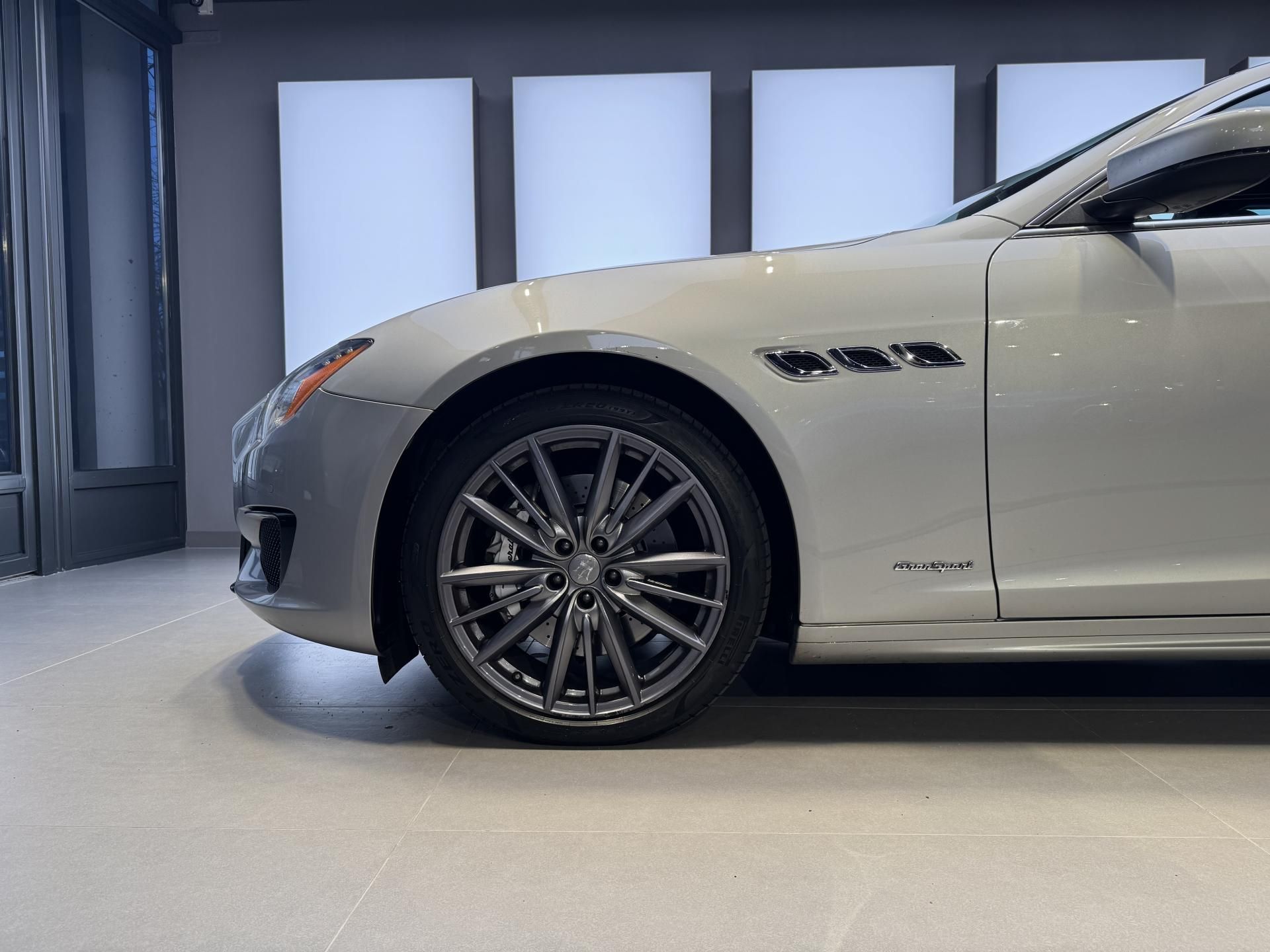 Maserati Quattroporte, SQ4 410HP V6 - fotka 4