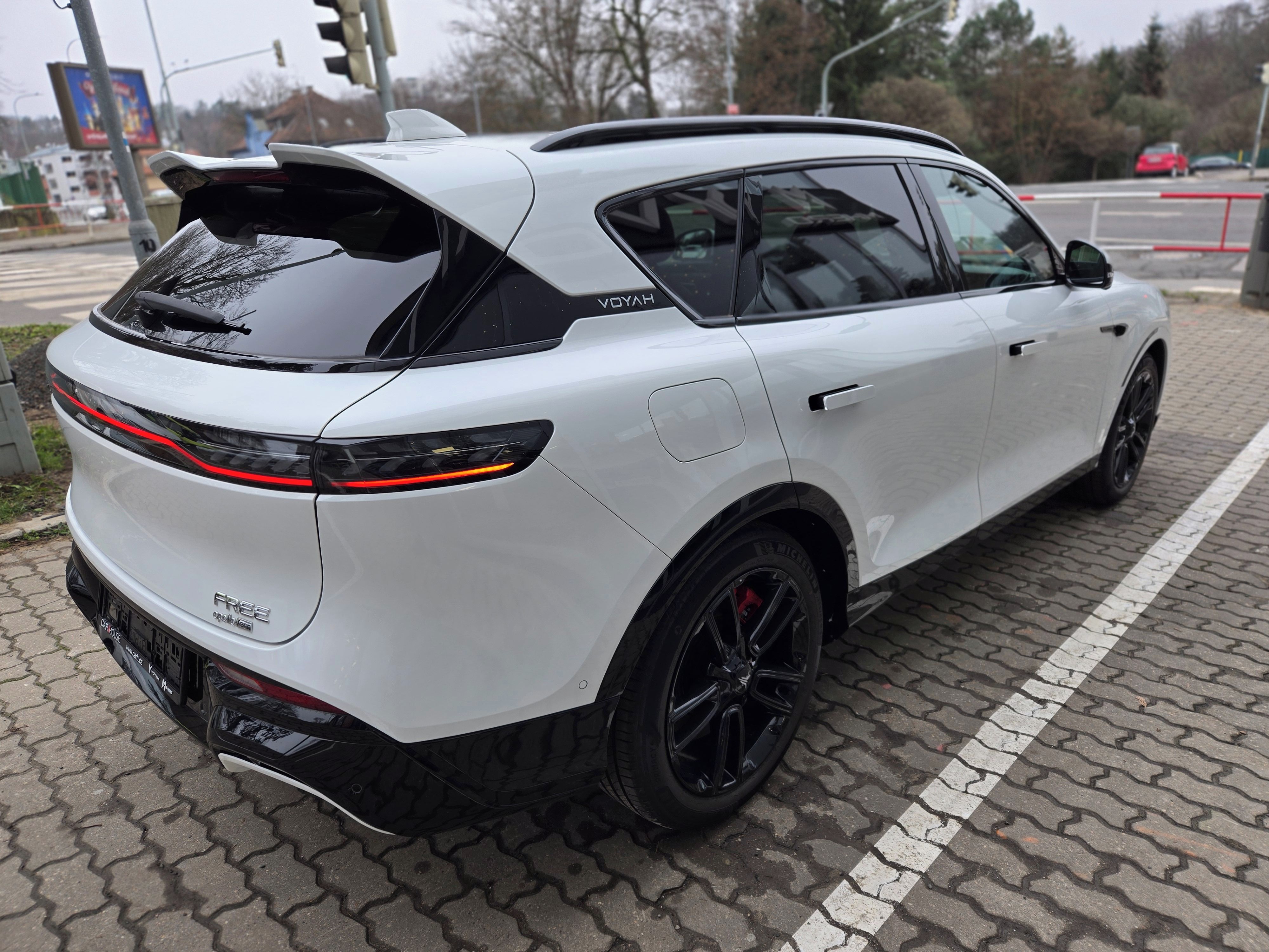 Voyah, FREE REV318 AWD HYBRID - fotka 5