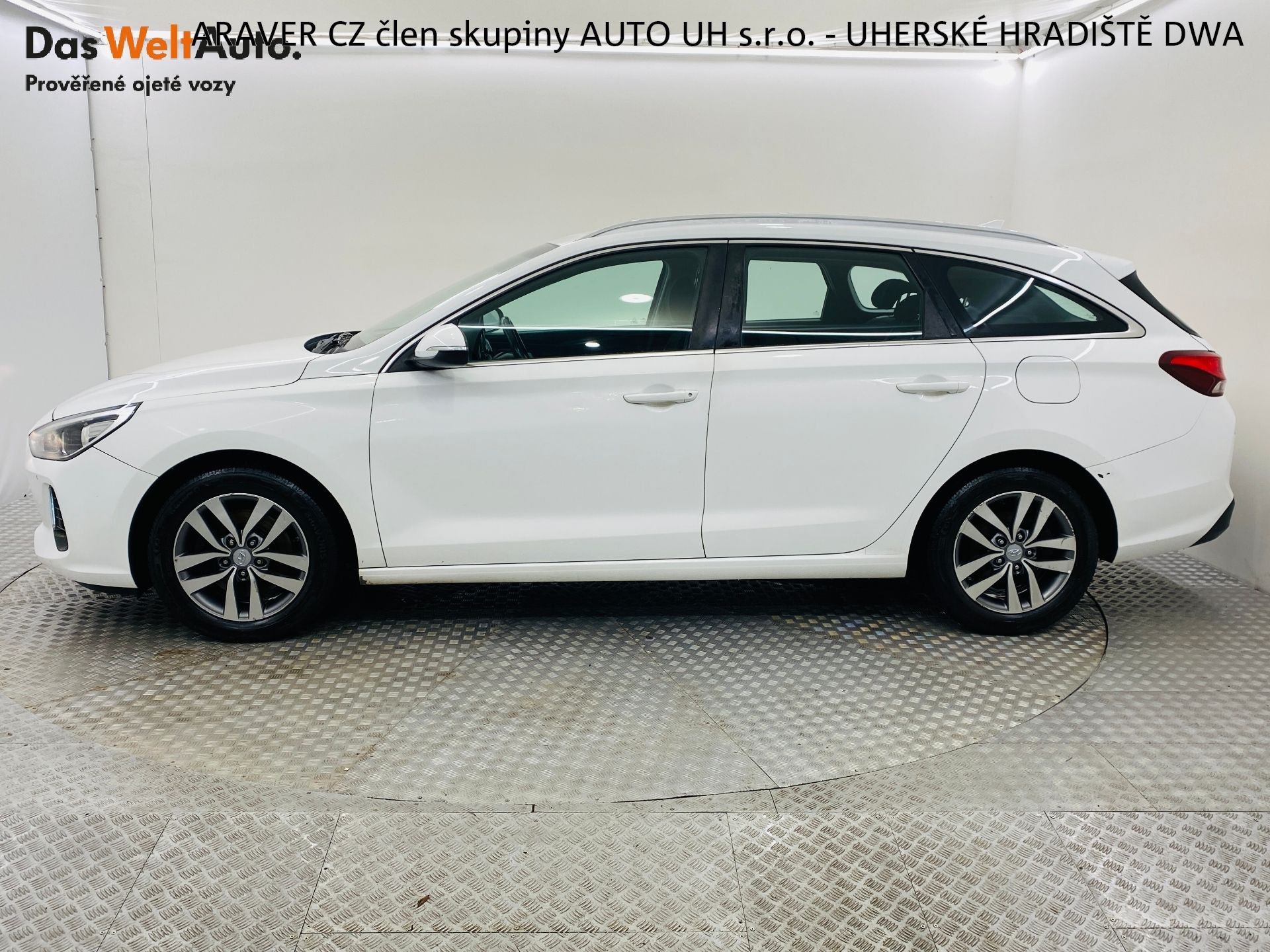 Hyundai i30, 1.6 CRDi 81 kW Navi - fotka 3