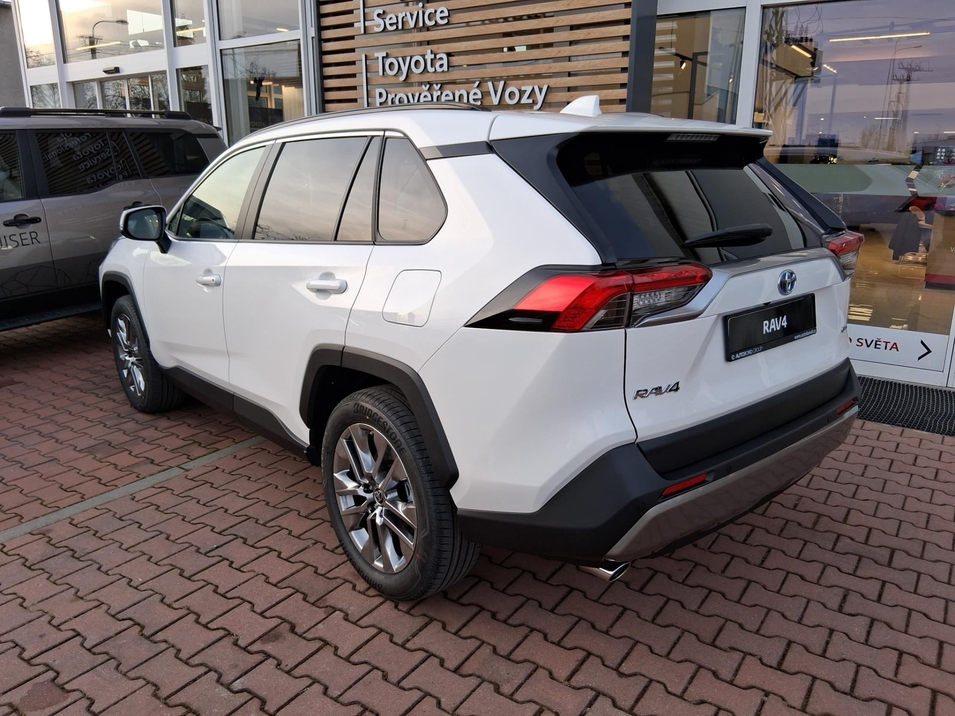Toyota Rav4, 2,5 HEV 4X4 EXECUTIVE - fotka 4
