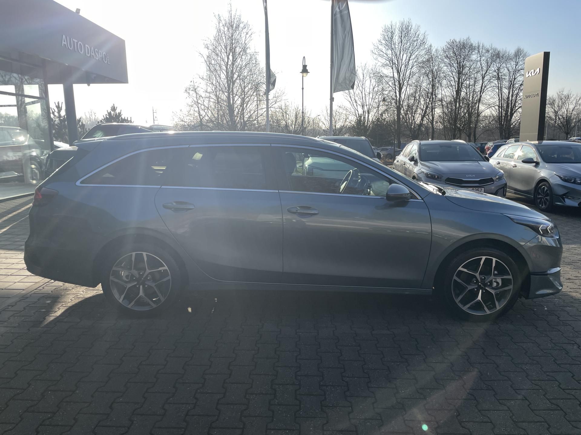 Kia Cee´d, SW 1,5T-GDi TOP+Business"ref" - fotka 2
