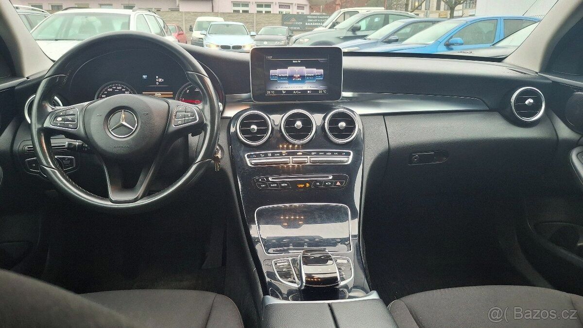 Mercedes-Benz Třídy C, 2015 na splátky všem - fotka 4