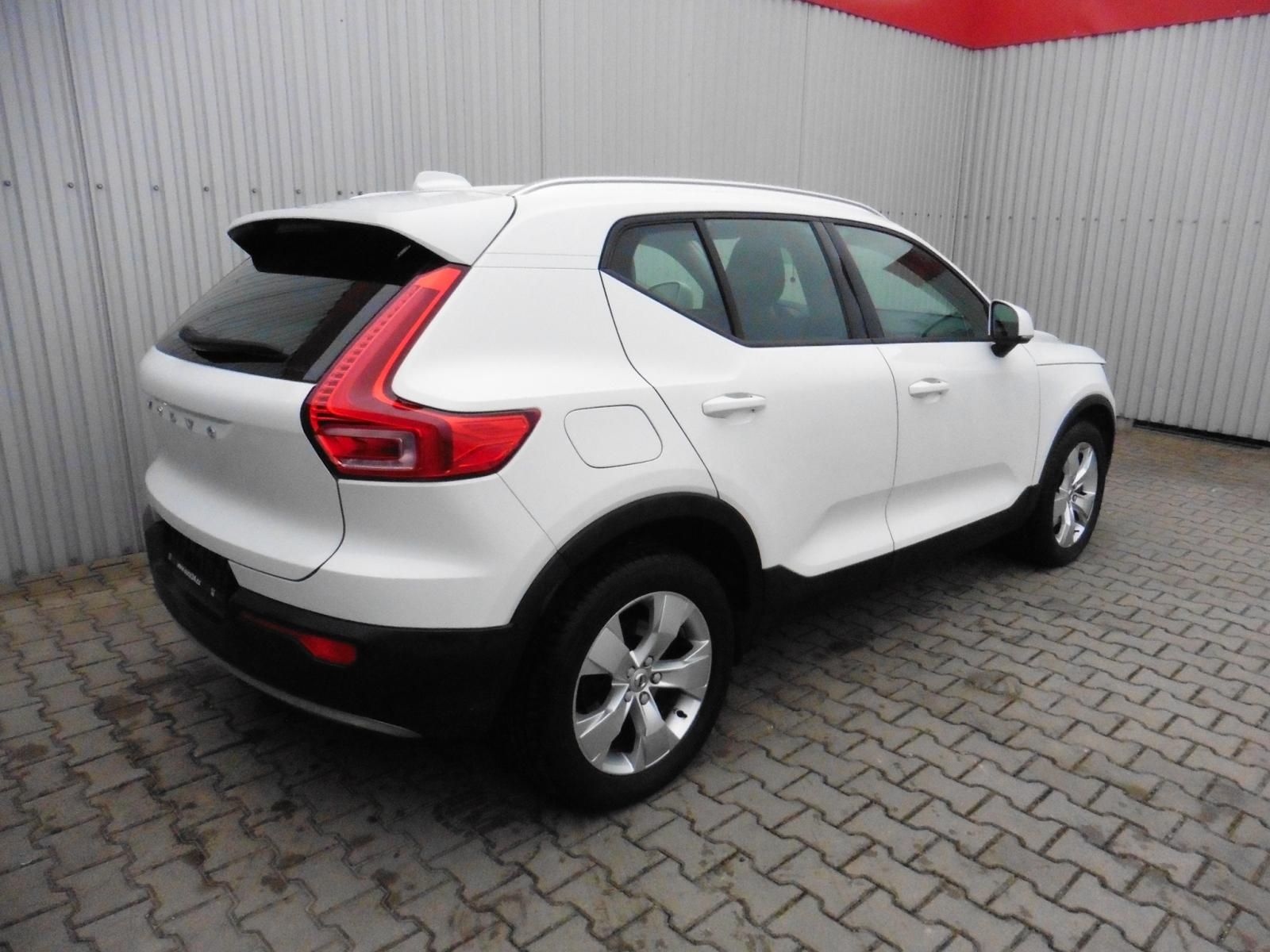 Volvo XC40, D3 Momentum PRO AWD A/T - fotka 4