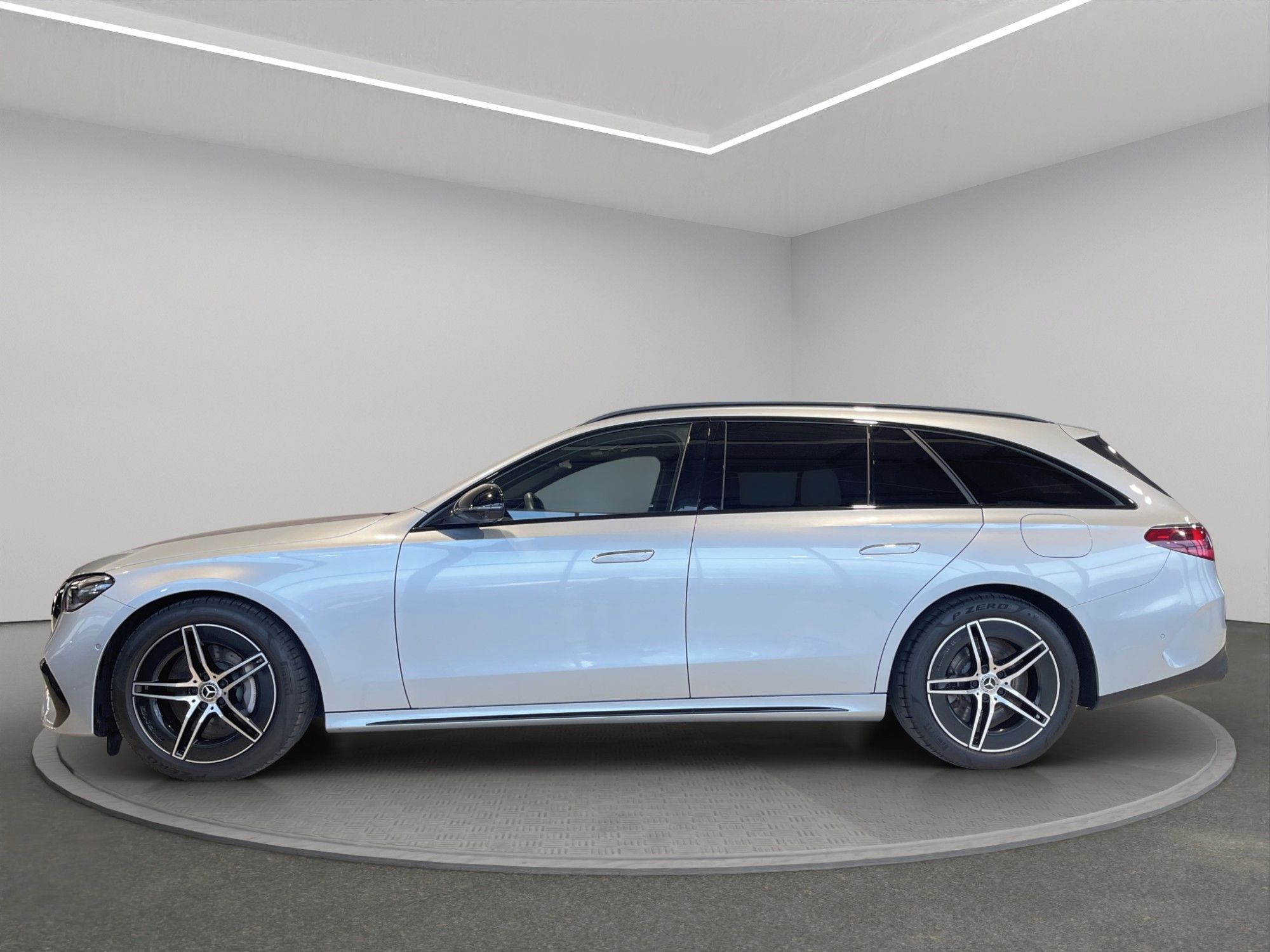 Mercedes-Benz Třídy E, 300 de 4MATIC kombi - fotka 4