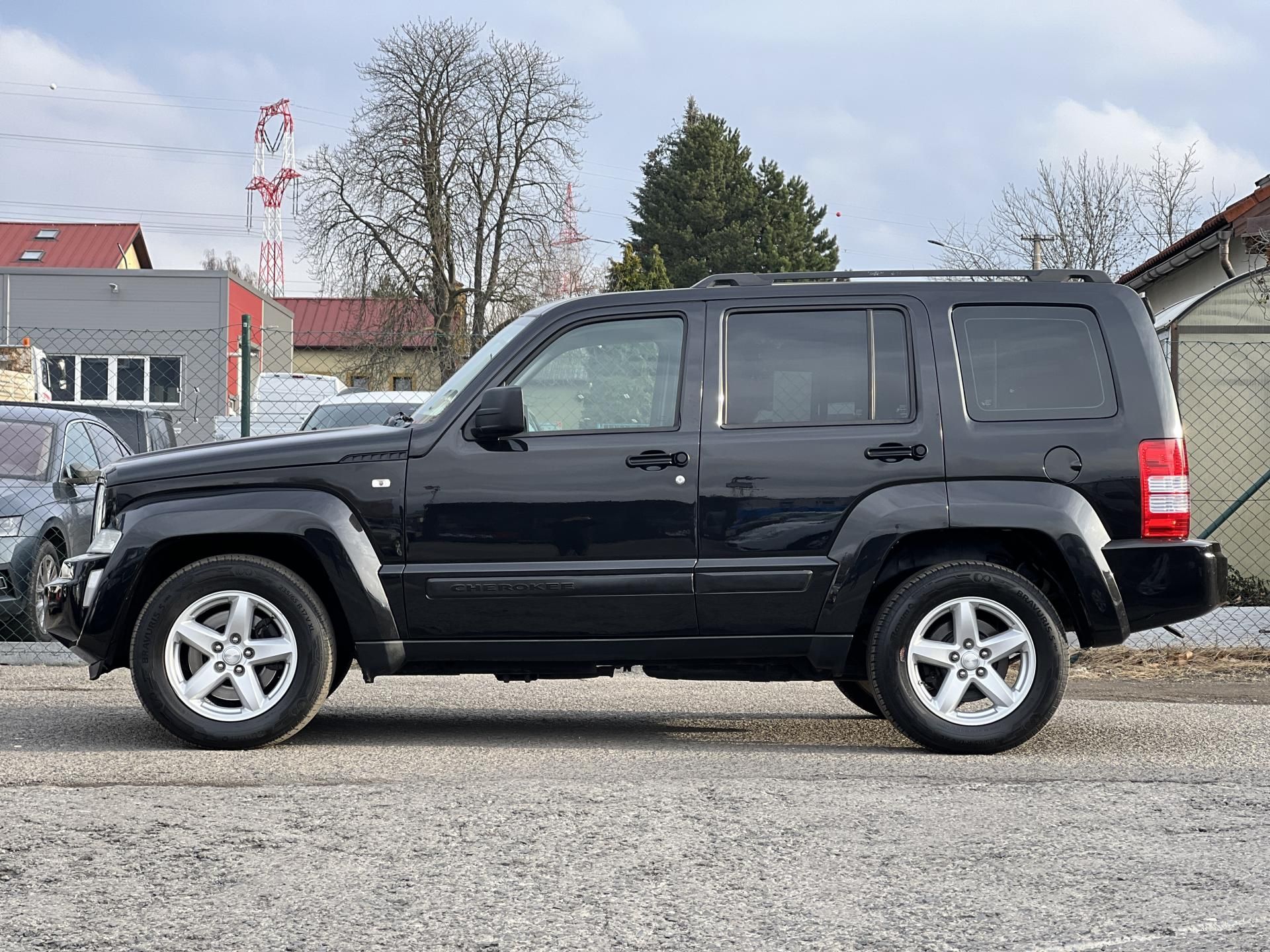 Jeep Cherokee, 2.8CRD MANUÁL 6.R.ST. KLIMA - fotka 4