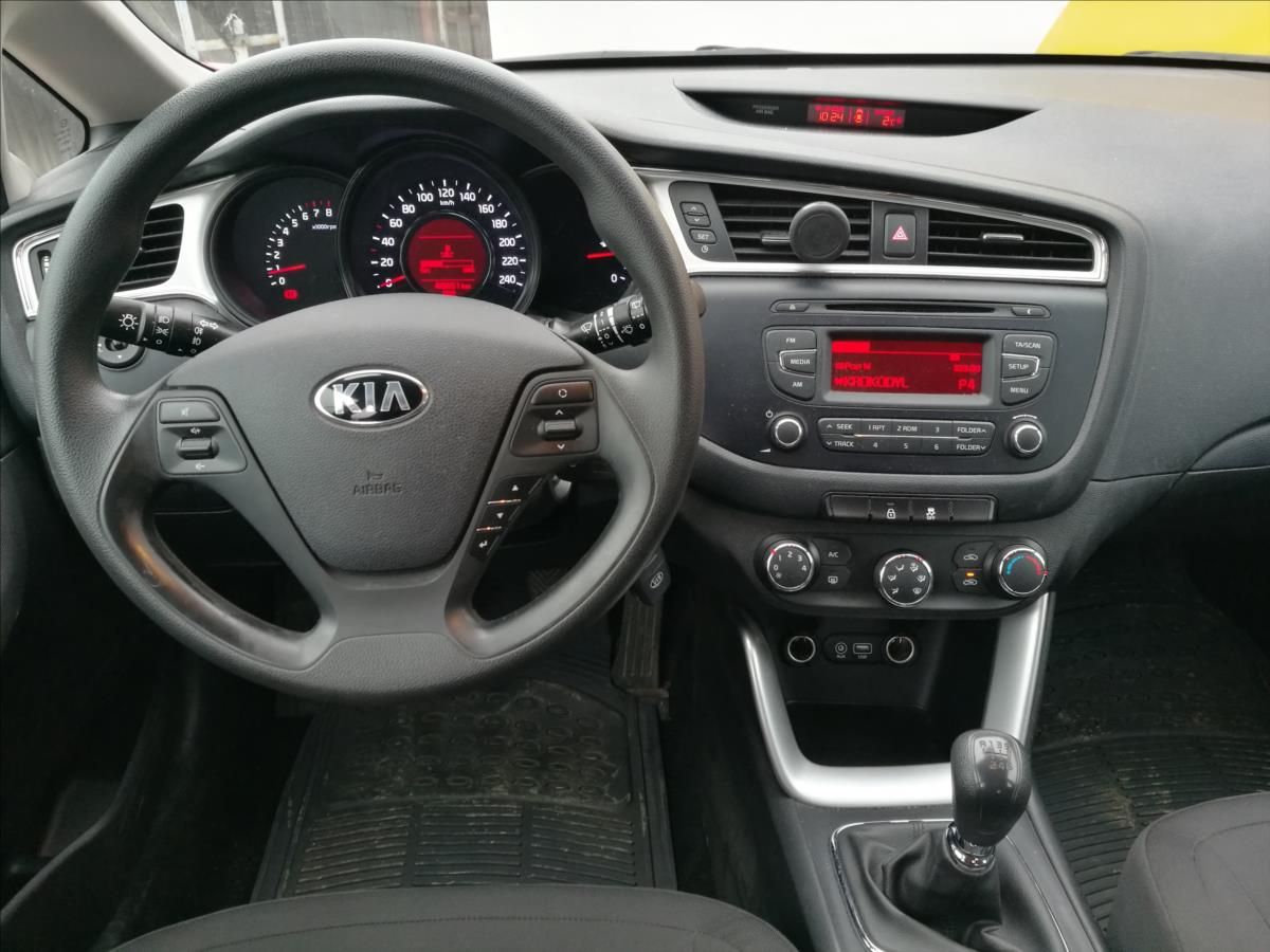 Kia Cee´d, 1,4 i CVVT 1.majitel - fotka 5