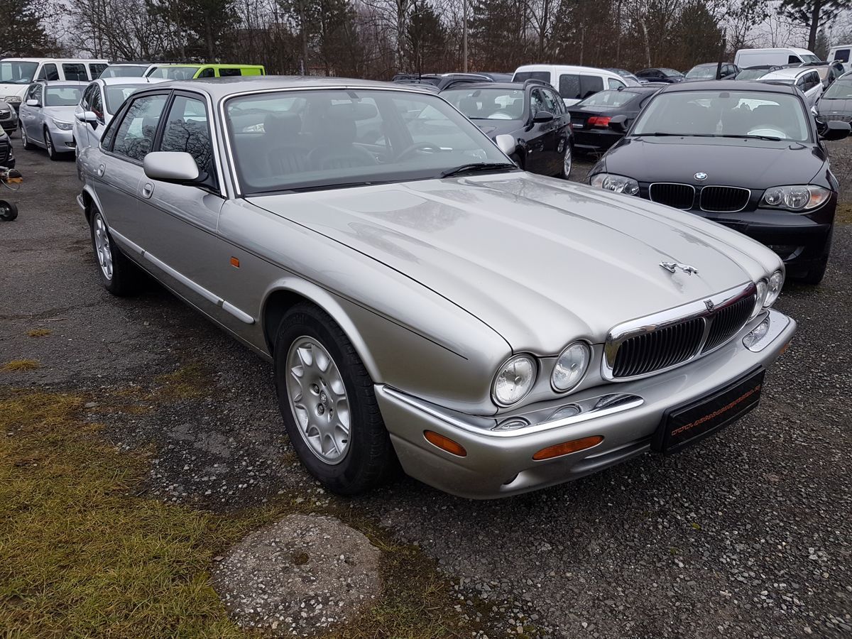 Jaguar XJ, 3.2i V8 EXECUTIVE