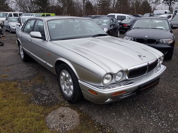 3.2i V8 EXECUTIVE
