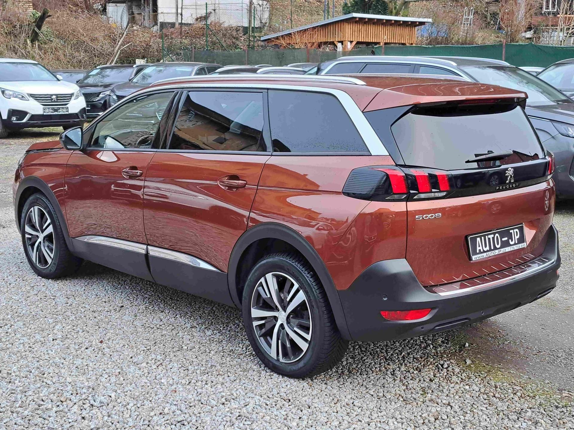 Peugeot 5008, 1,5 HDI  EAT8 ALLURE  LED NAVI - fotka 5