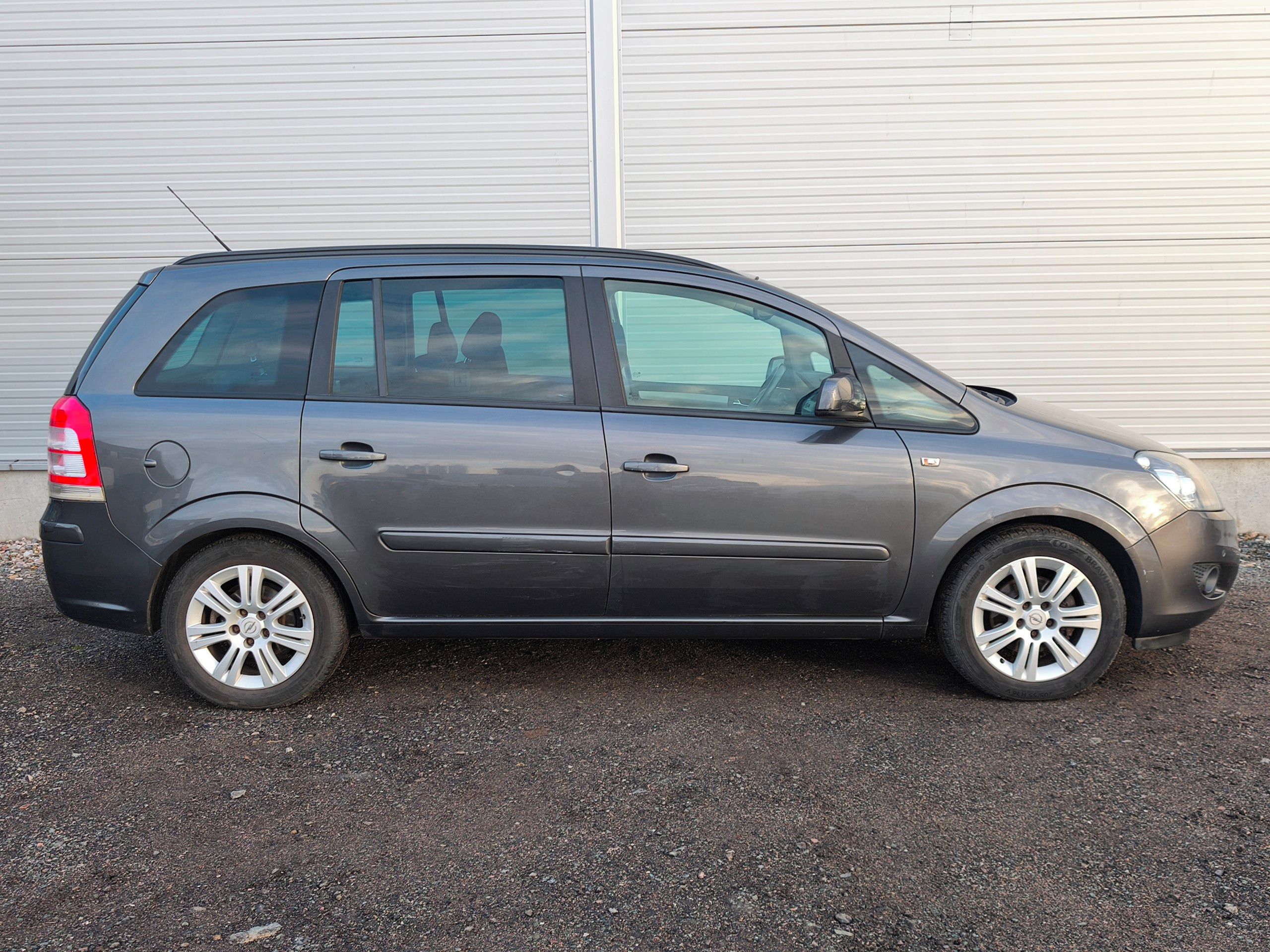 Opel Zafira, 1.6 85kw, ČR, 1.maj, tažné - fotka 4