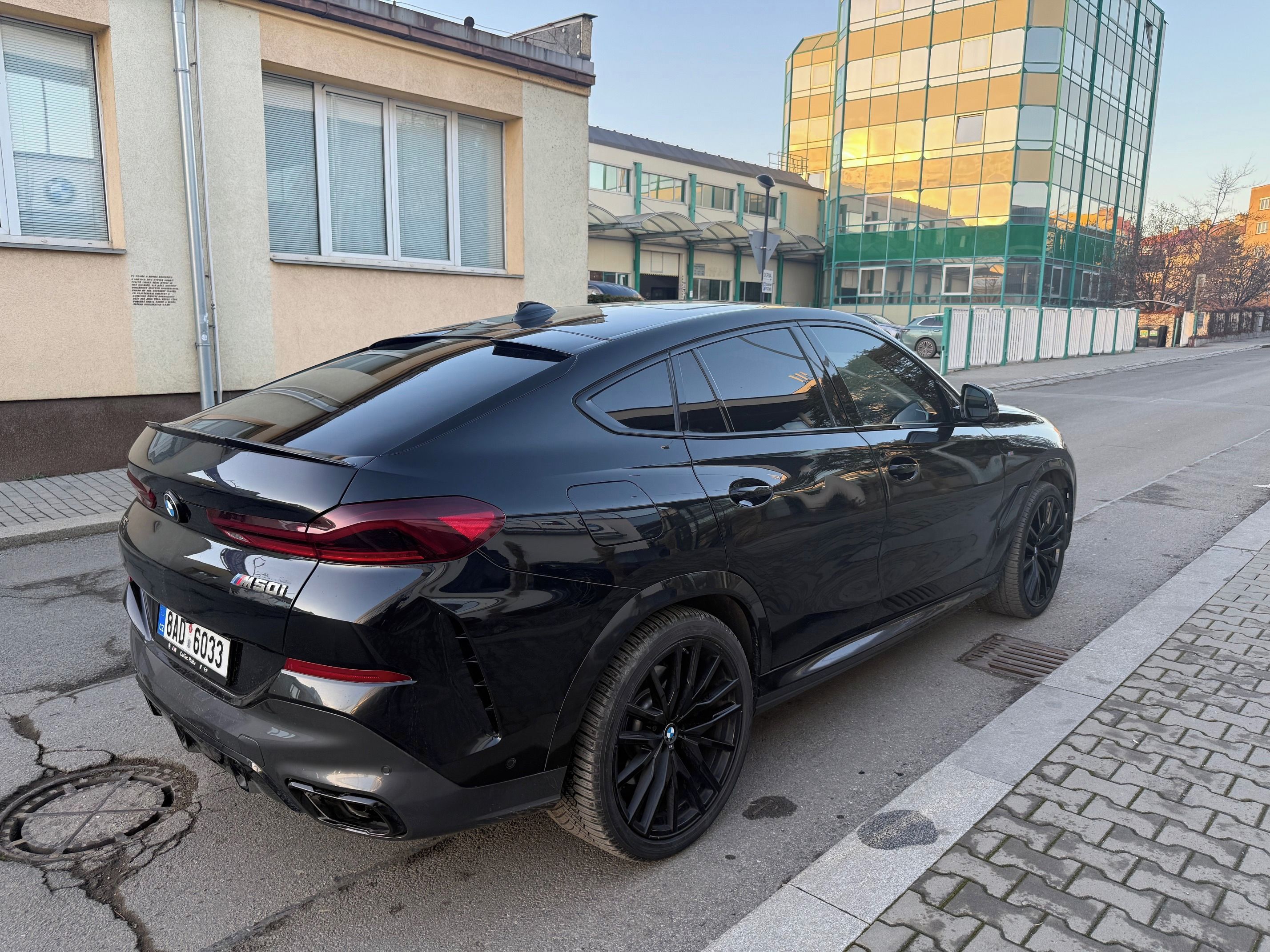 BMW X6, CZ,DPH,ZÁRUKA,1.maj,INDIVIDUAL - fotka 6