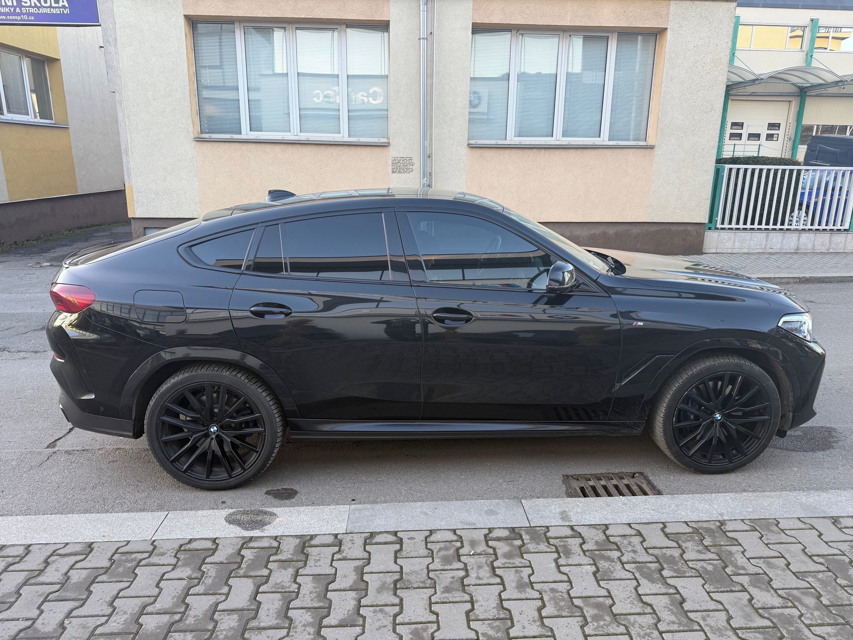 BMW X6, CZ,DPH,ZÁRUKA,1.maj,INDIVIDUAL - fotka 5