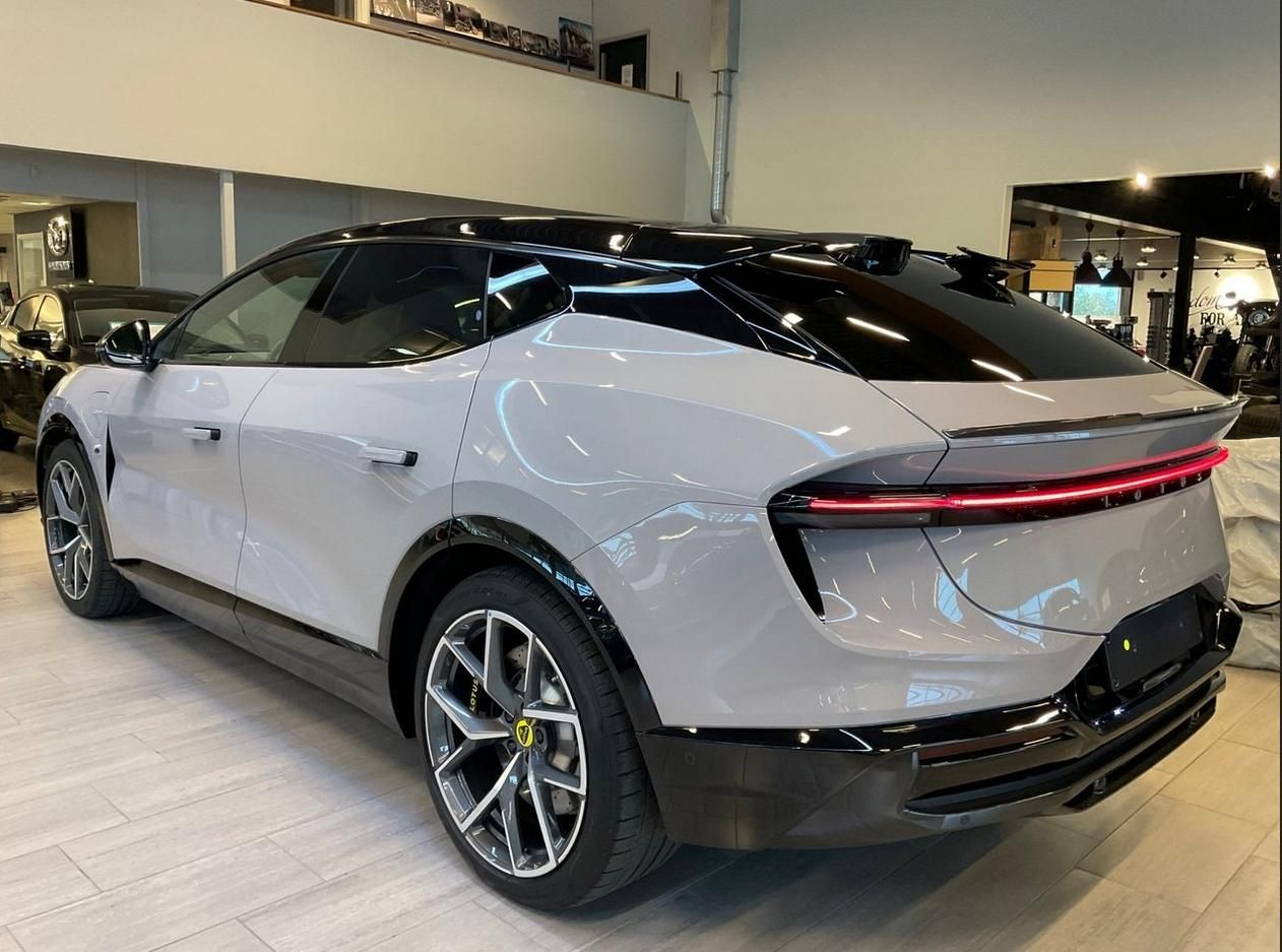 Lotus, Eletre R 918hp 112kWh AWD Pano - fotka 5