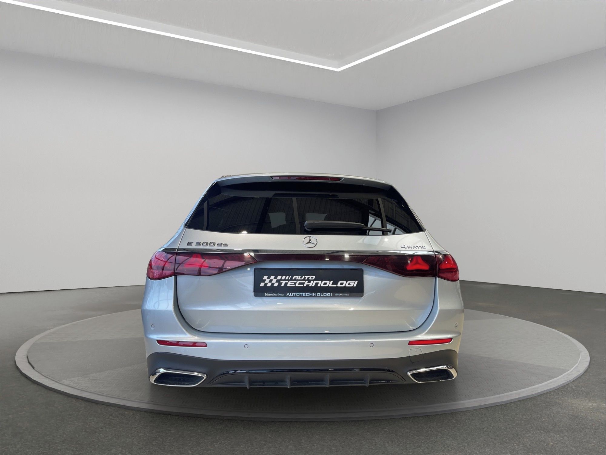 Mercedes-Benz Třídy E, 300 de 4MATIC kombi - fotka 6
