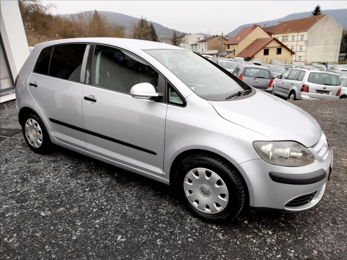 Volkswagen Golf Plus, 1,4 i 55kW, NÍZKÝ NÁJEZD - fotka 6
