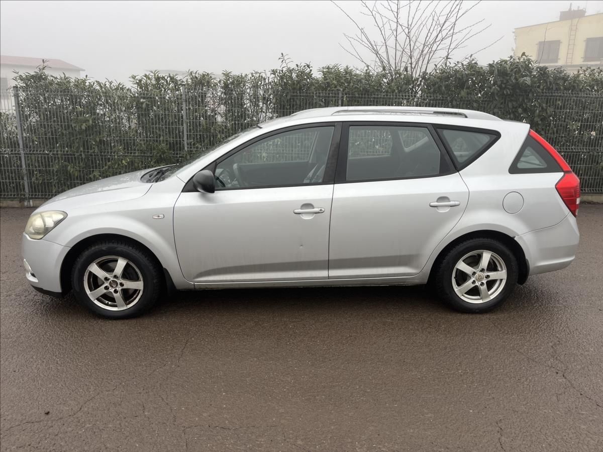 Kia Cee´d, 1,6 CRDi 16V KLIMA ALU SERVIS - fotka 4