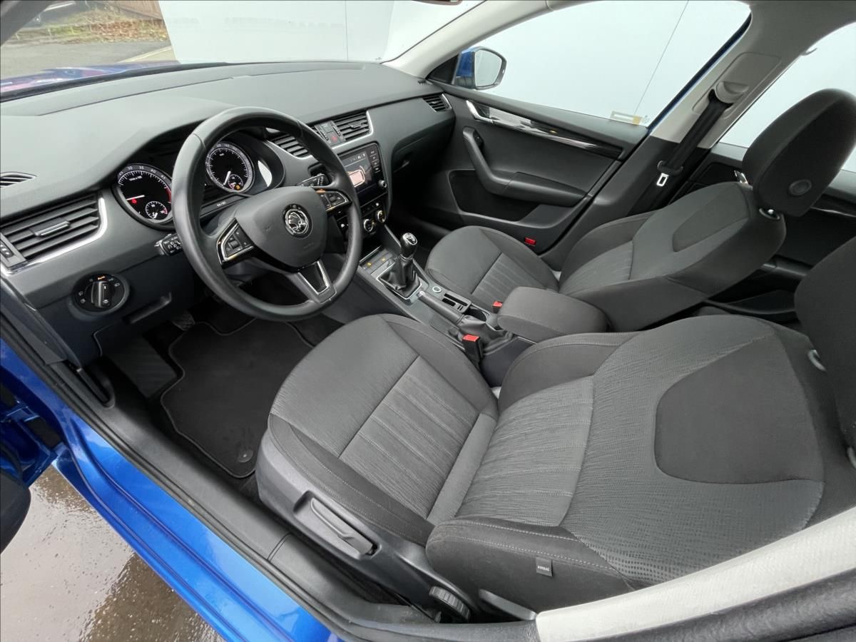 Škoda Octavia, 1,6 TDI Combi Style LED+KESSY - fotka 5
