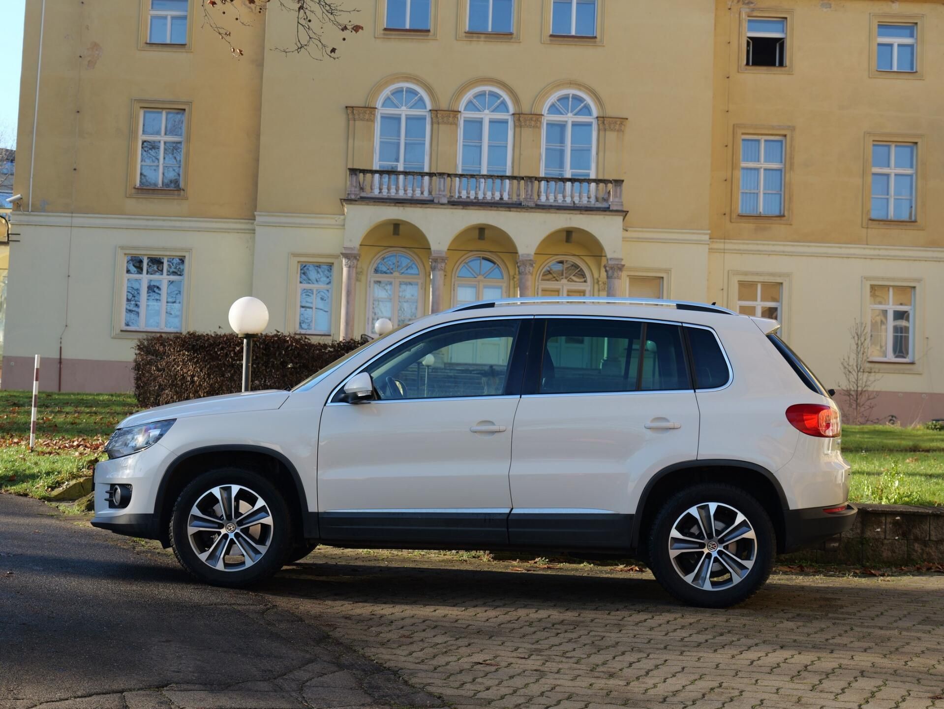 Volkswagen Tiguan, TDI 4MOTION Bi-Xenon Alcantara - fotka 4