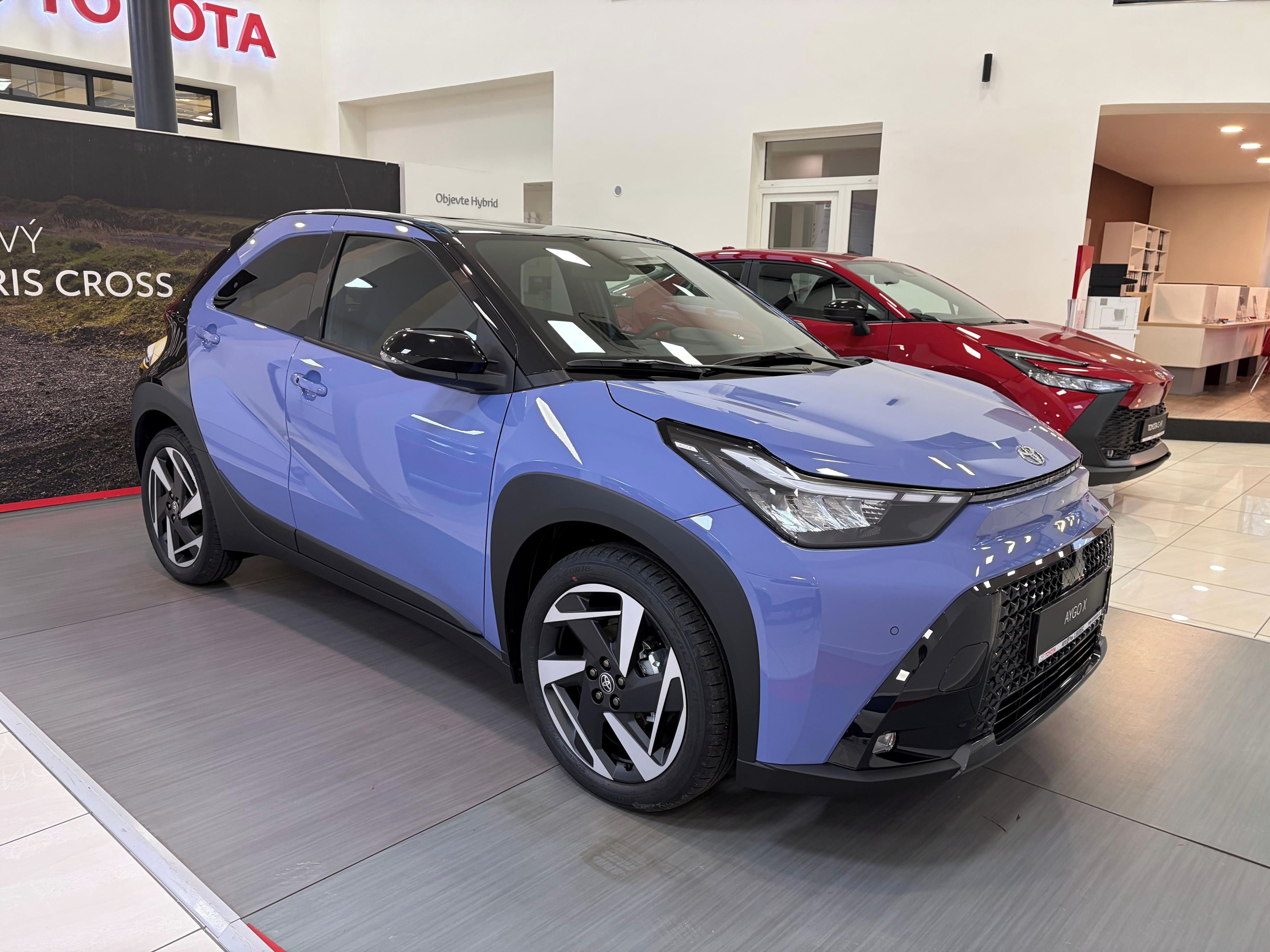 Toyota Aygo, 1,5 HEV 116k Executive - fotka 3