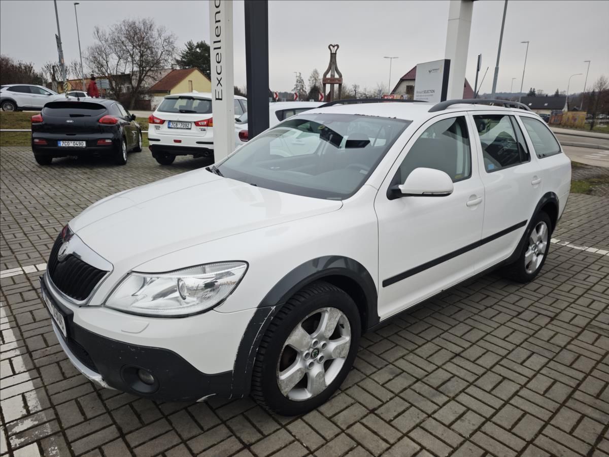 Škoda Octavia, 2,0 TDI  4x4 Combi Scout - fotka 2