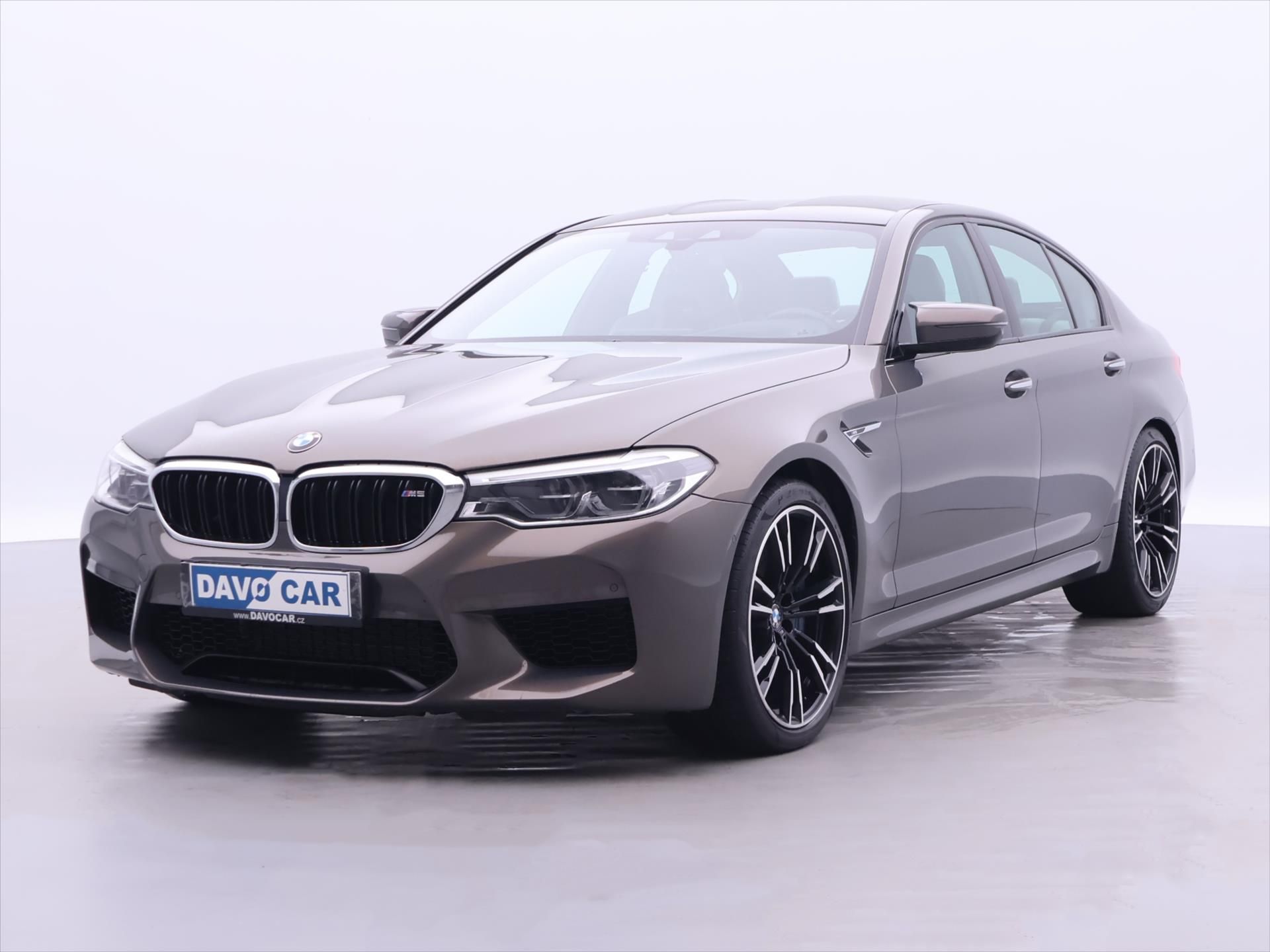 BMW M5, 4,4 V8 441kW xDrive Individual - fotka 3