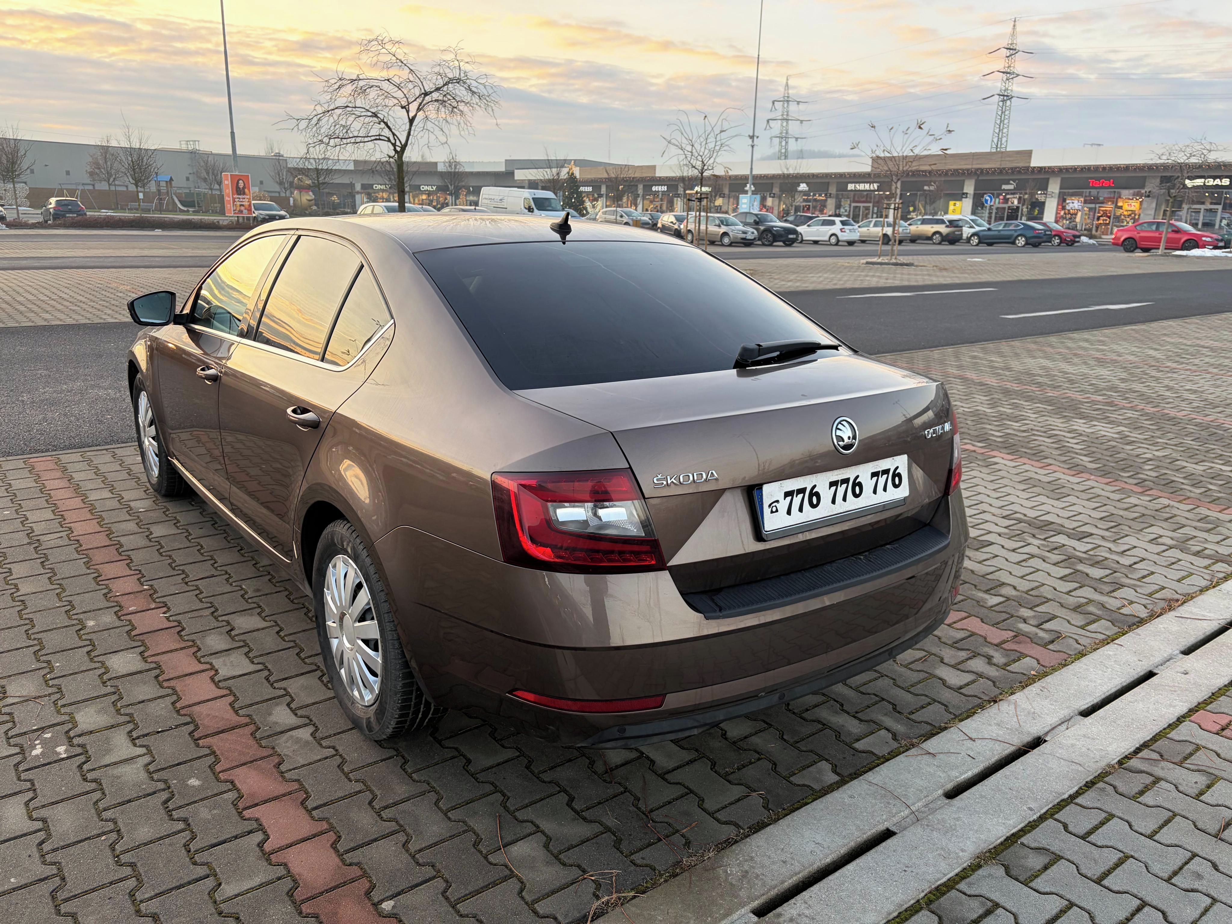 Škoda Octavia, III 1.6 TDi DSG kůže navi FULL - fotka 5