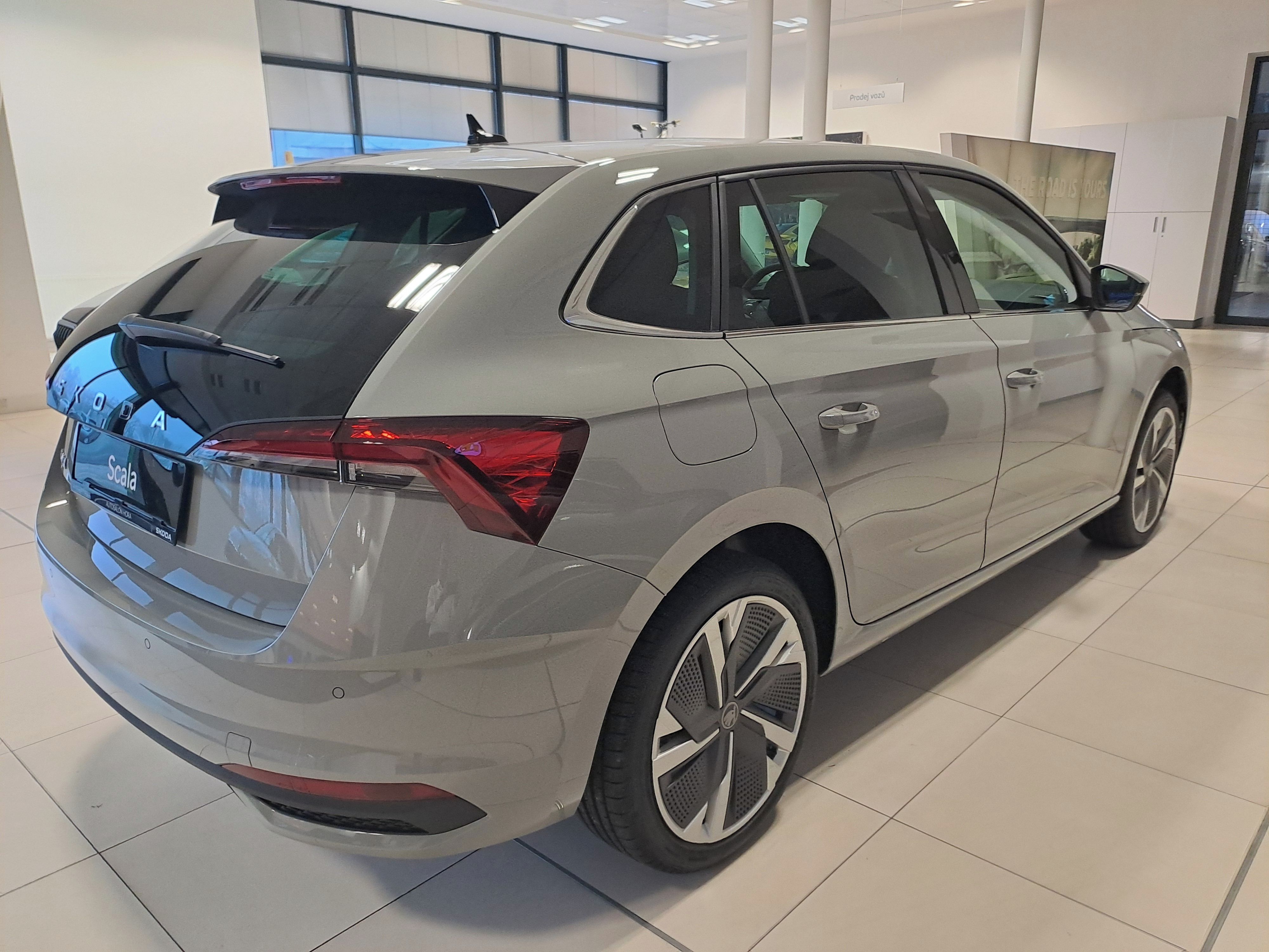 Škoda Scala, 1,0 TSI 85kW DSG - fotka 6